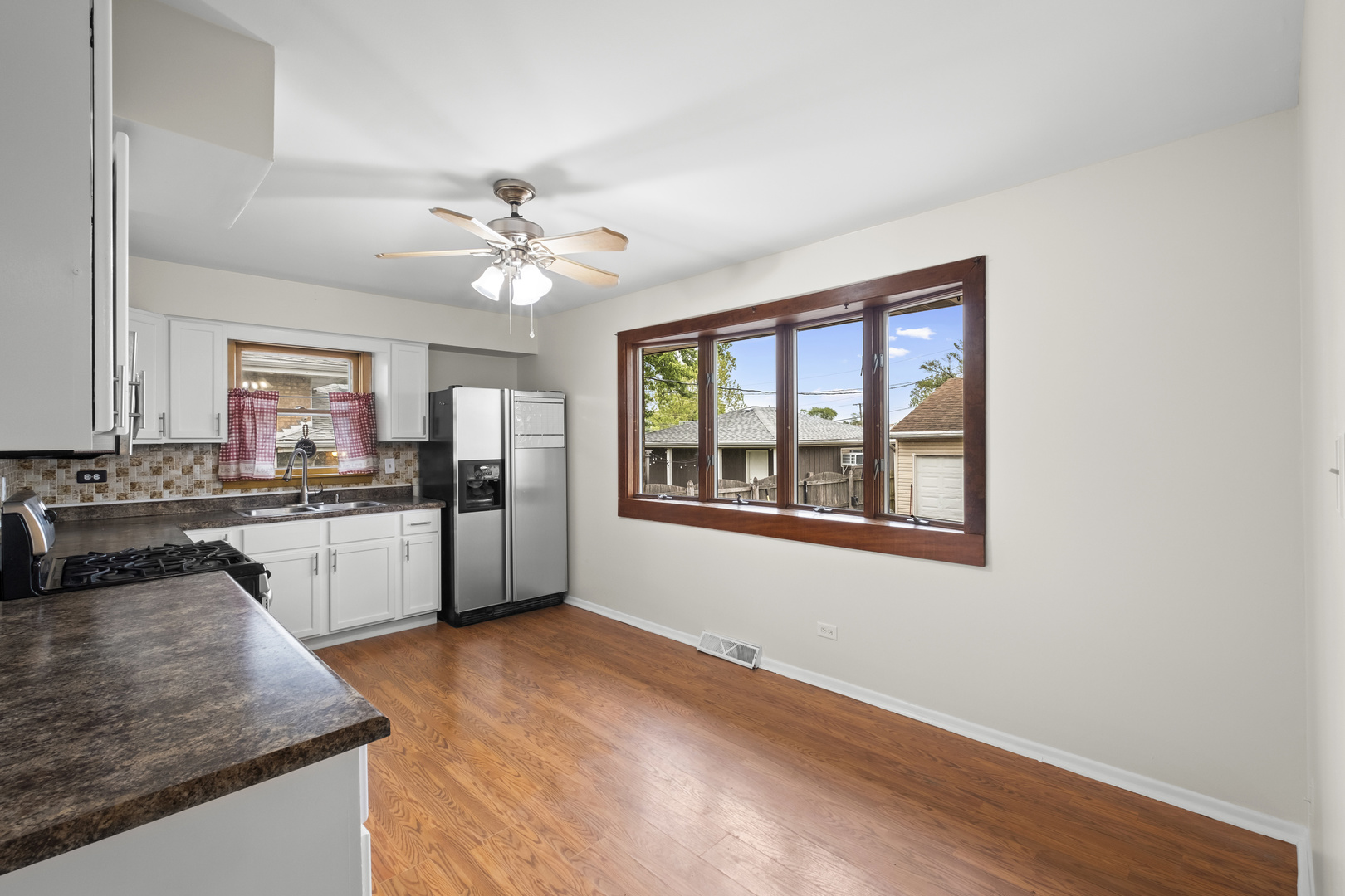 7707 S Oketo Avenue Property Photo 10