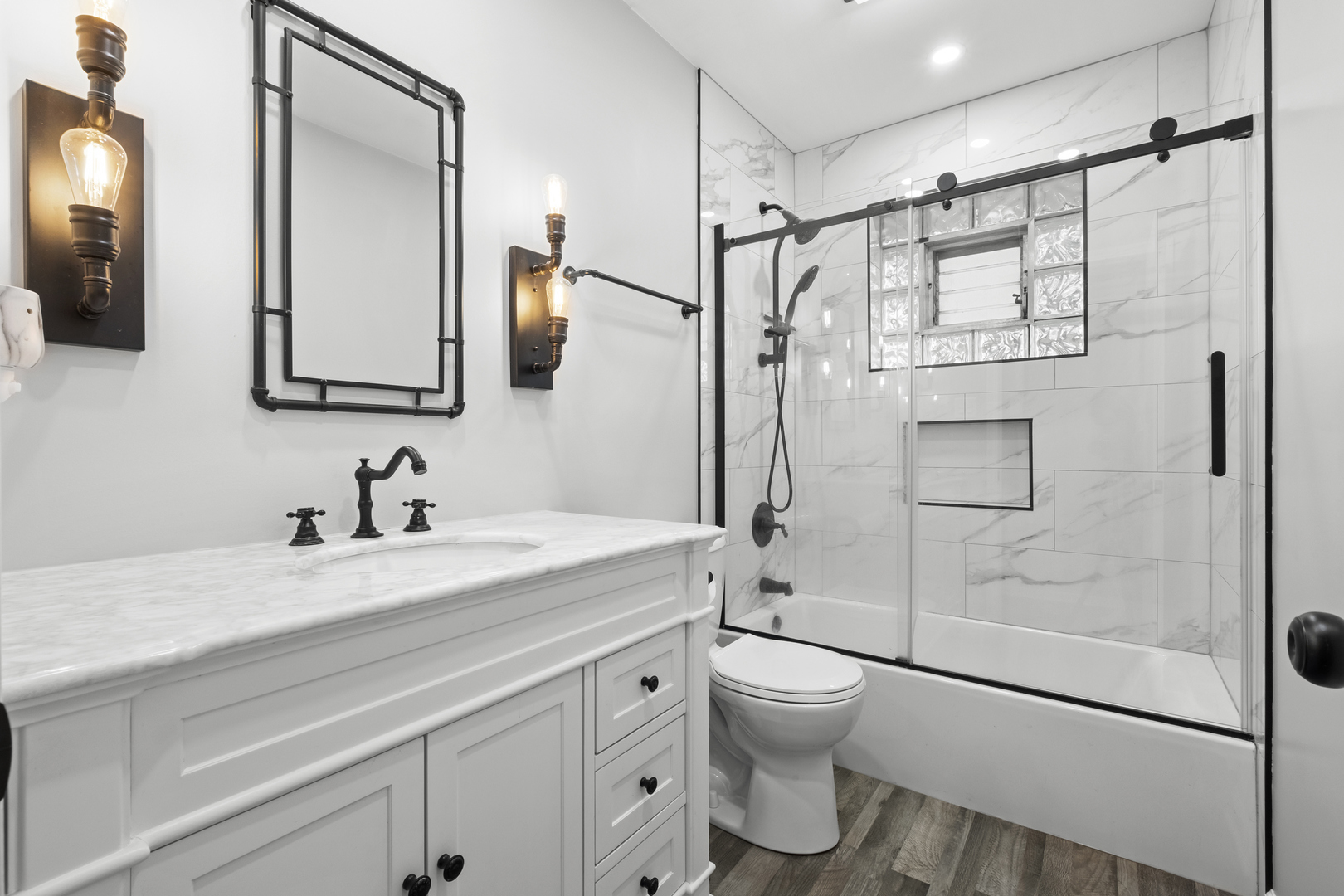 7707 S Oketo Avenue Property Photo 15