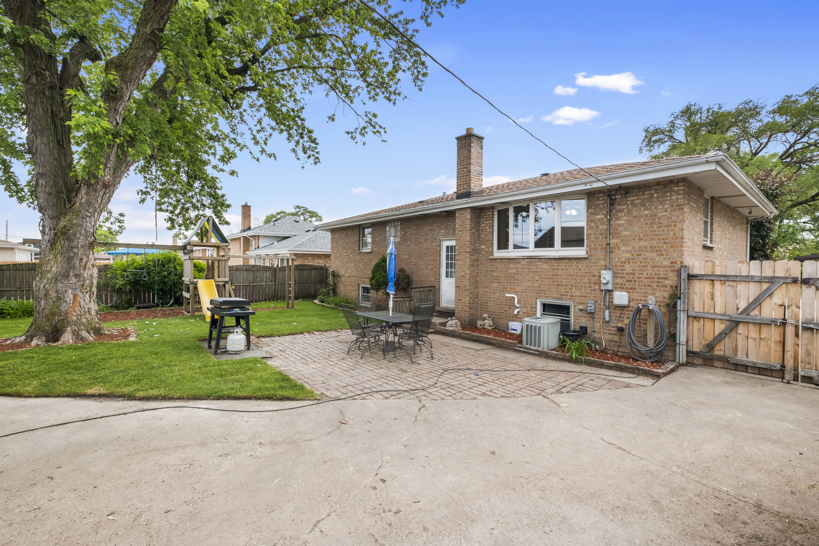 7707 S Oketo Avenue Property Photo 29