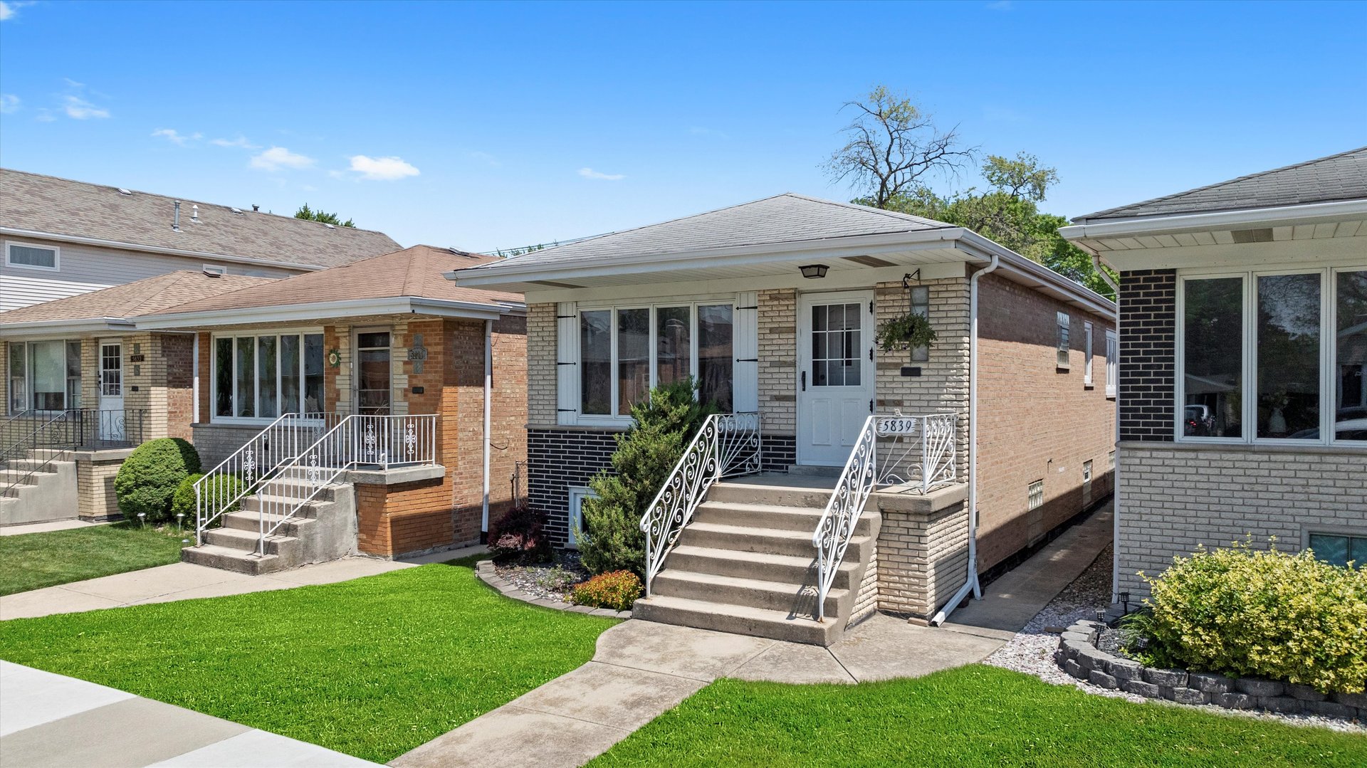 5839 S Newland Avenue Property Photo 2