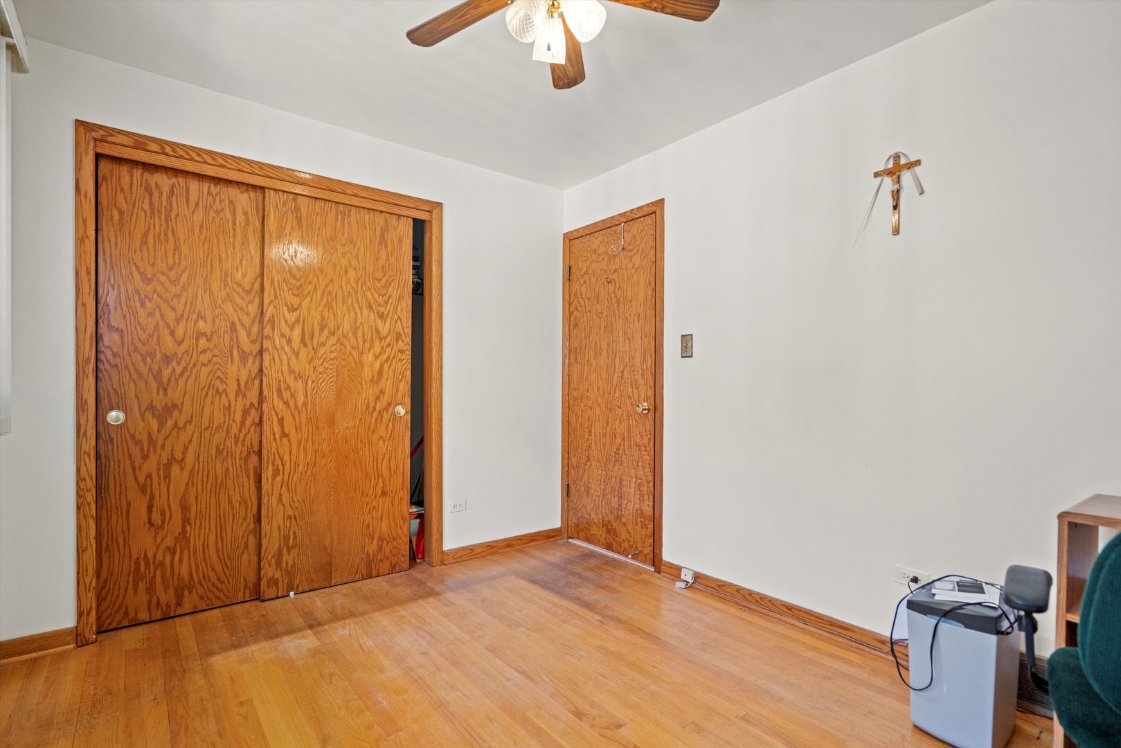 5839 S Newland Avenue Property Photo 6