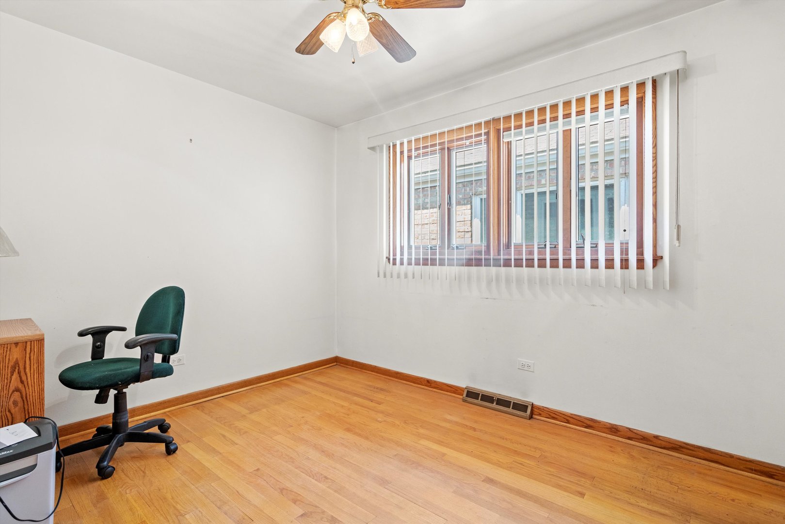 5839 S Newland Avenue Property Photo 7