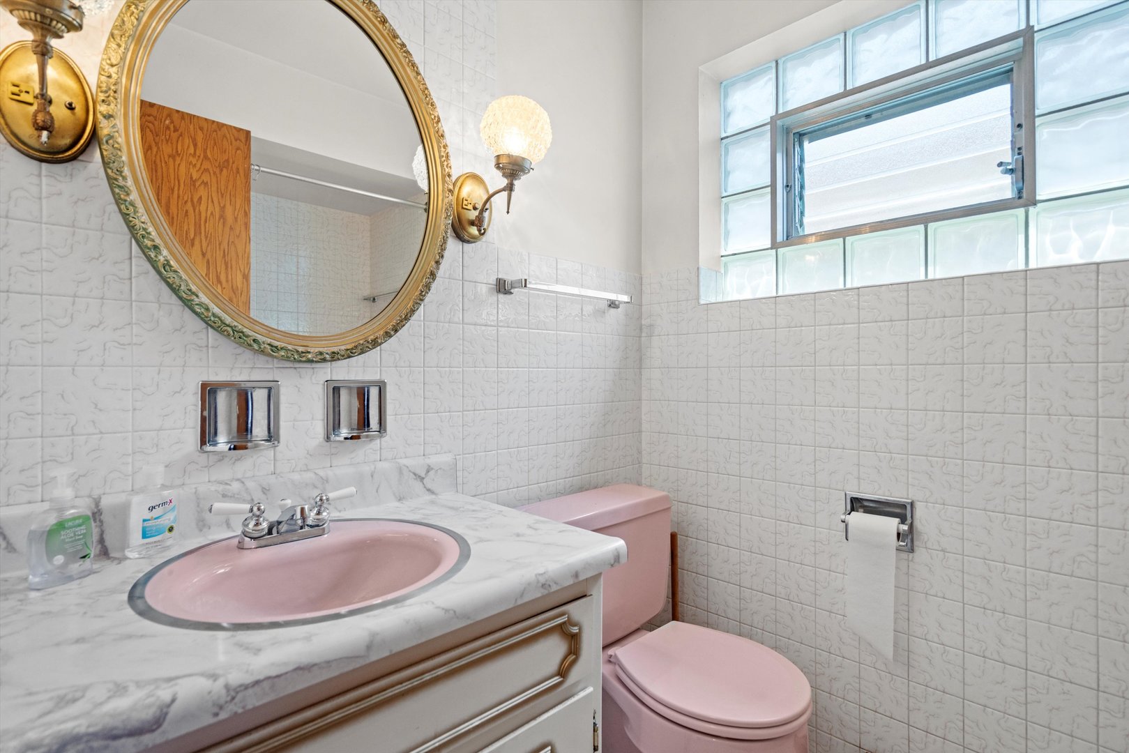5839 S Newland Avenue Property Photo 8