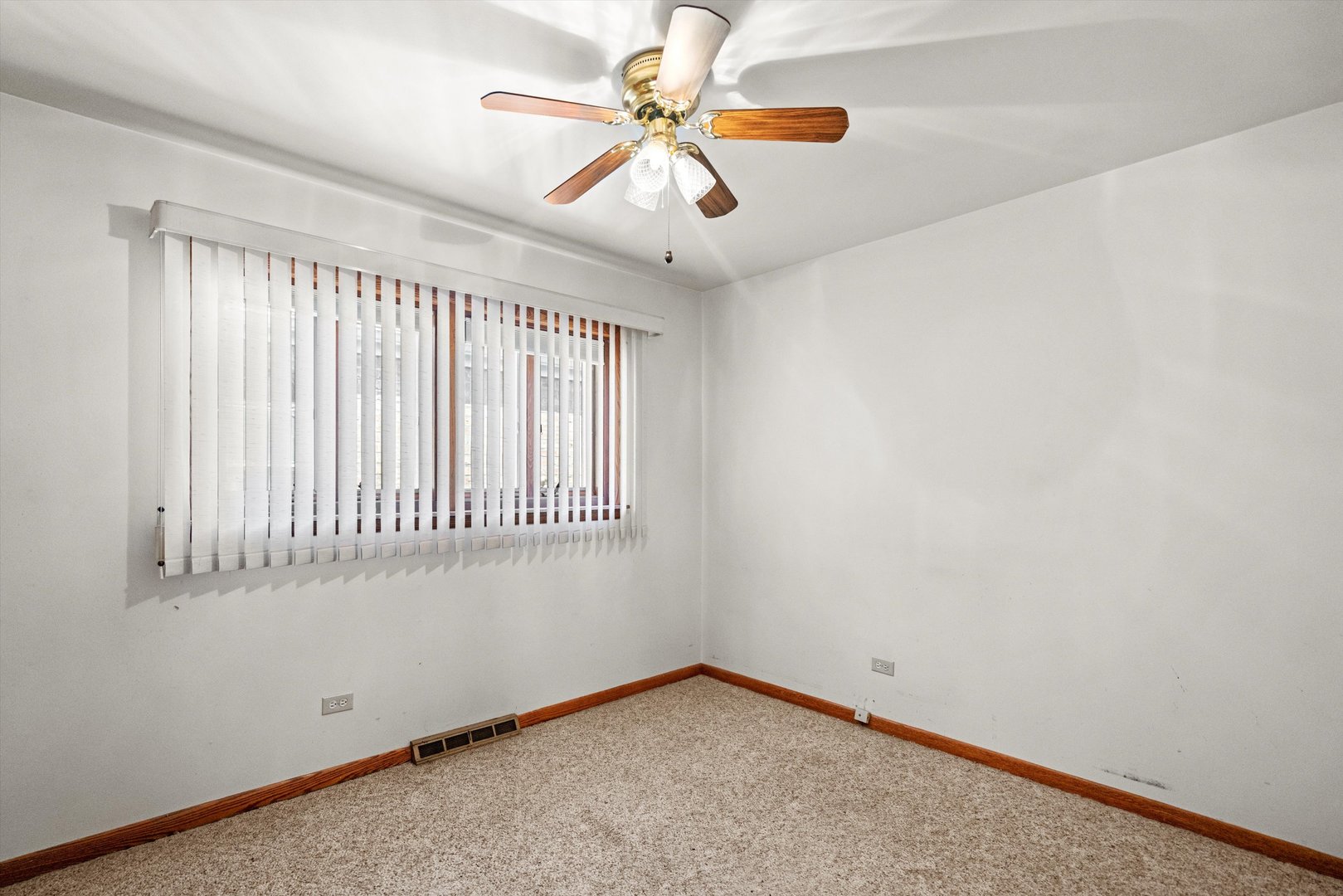 5839 S Newland Avenue Property Photo 9