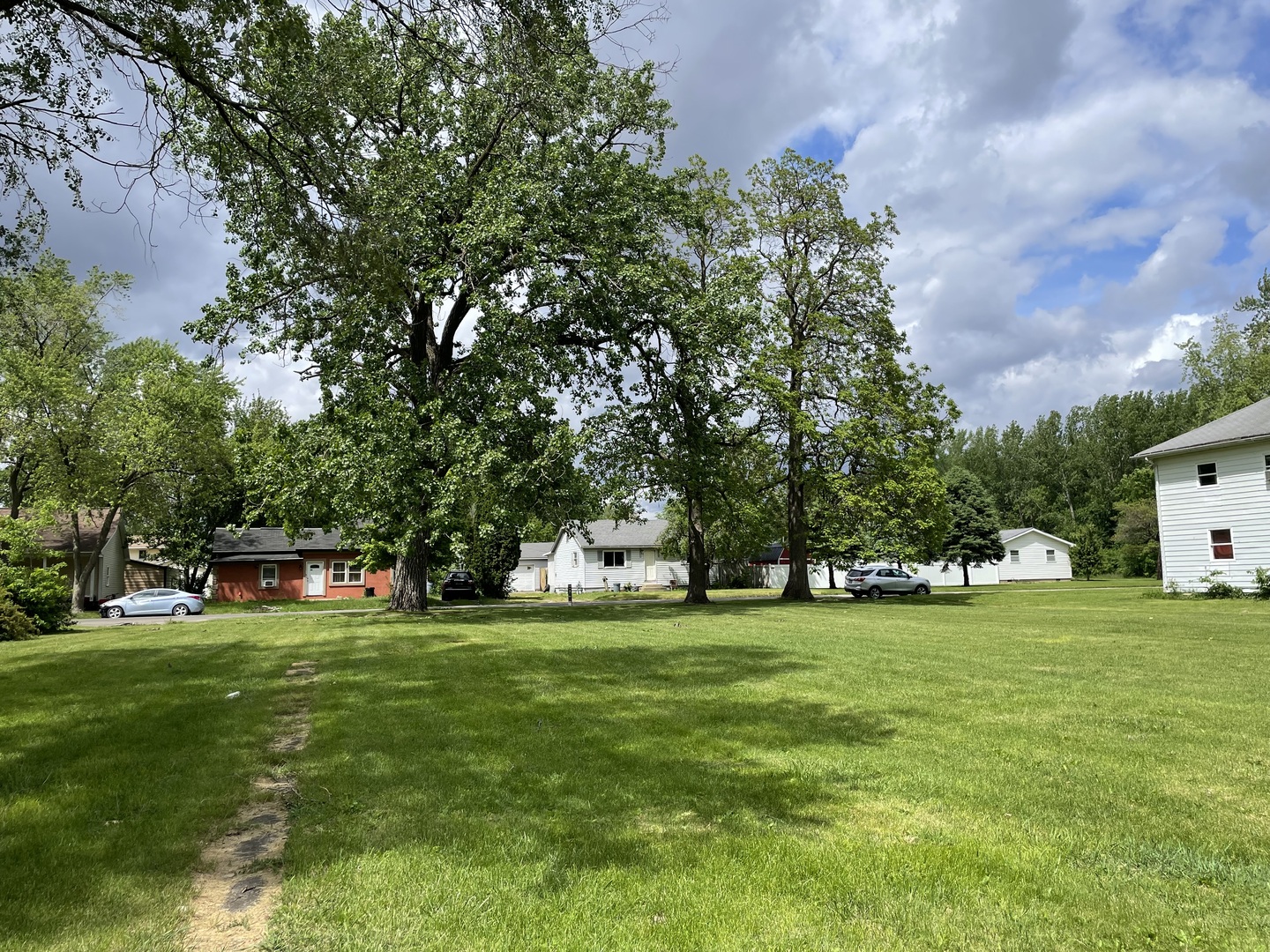320 E James Street Property Photo 3