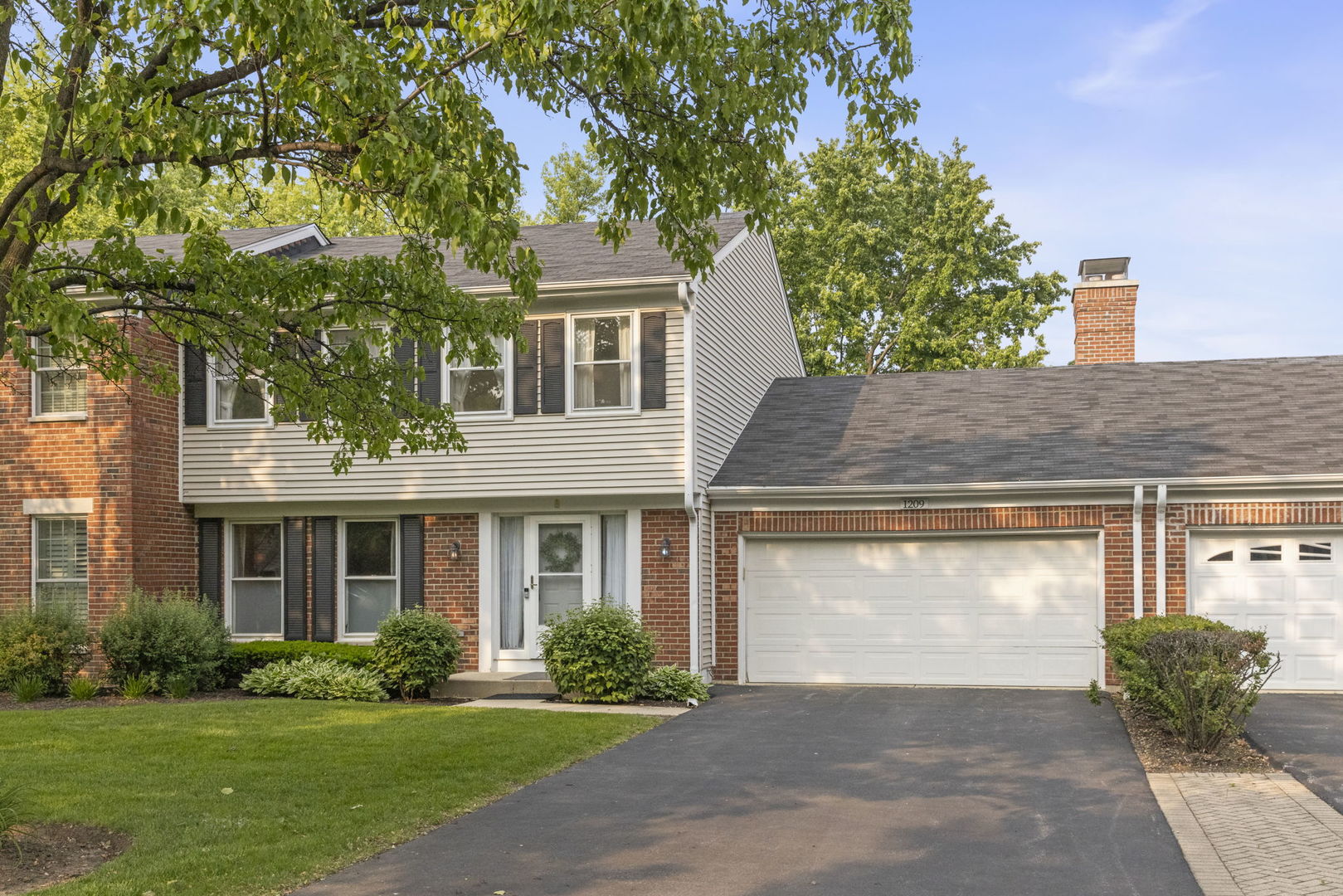 1209 W Bauer Road Property Photo 1