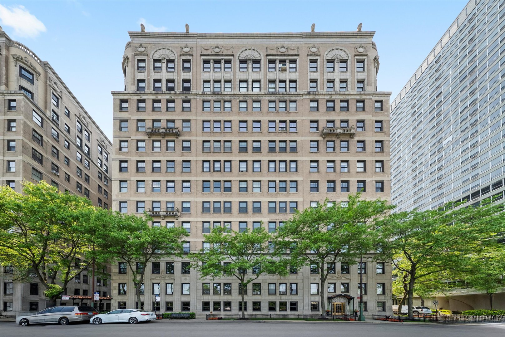 3530 N Lake Shore Drive 12b Property Photo 1