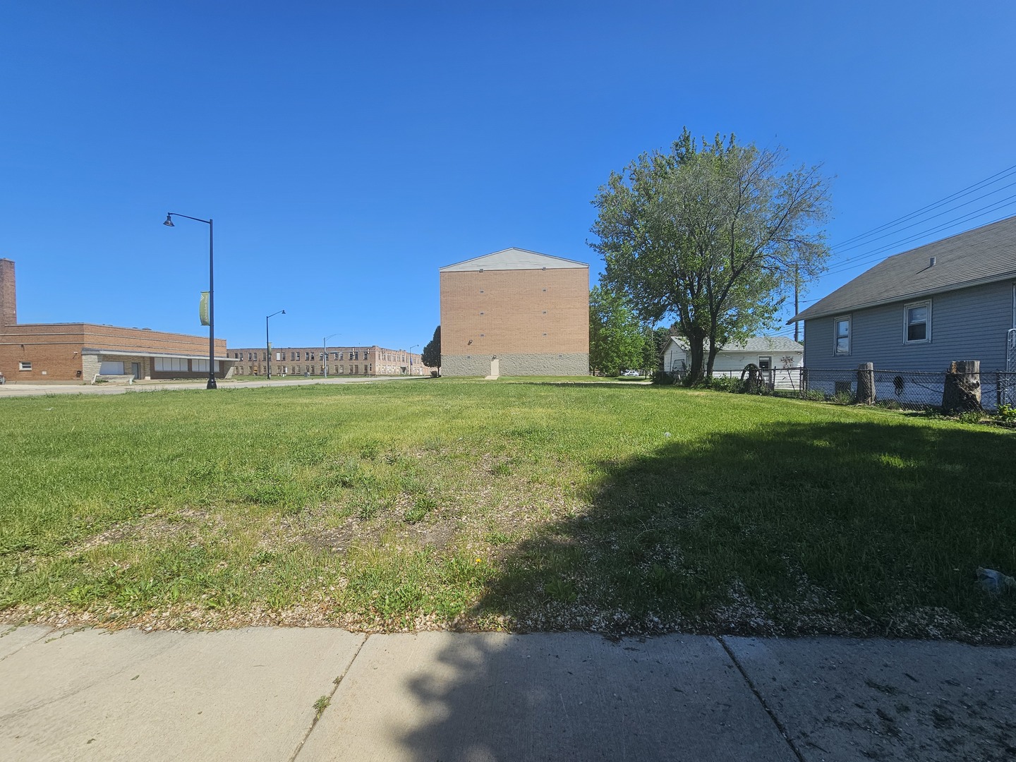 2134 Kishwaukee Street Property Photo 2