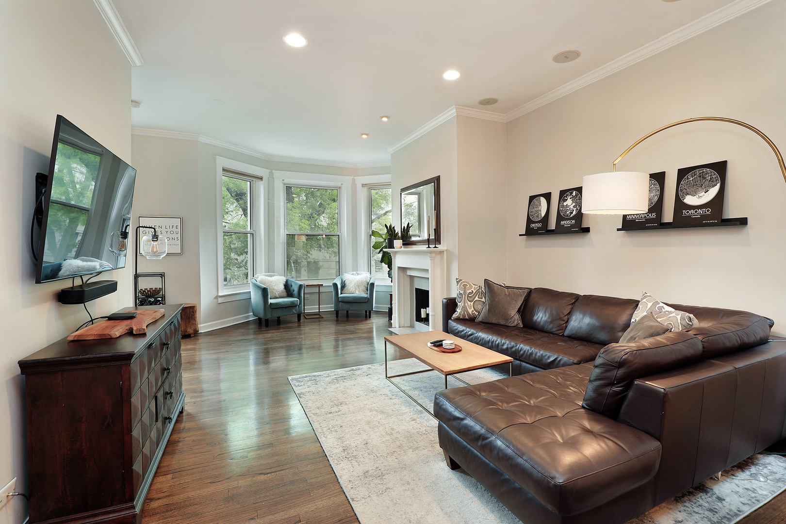 2230 N Kenmore Avenue 2 Property Photo 2