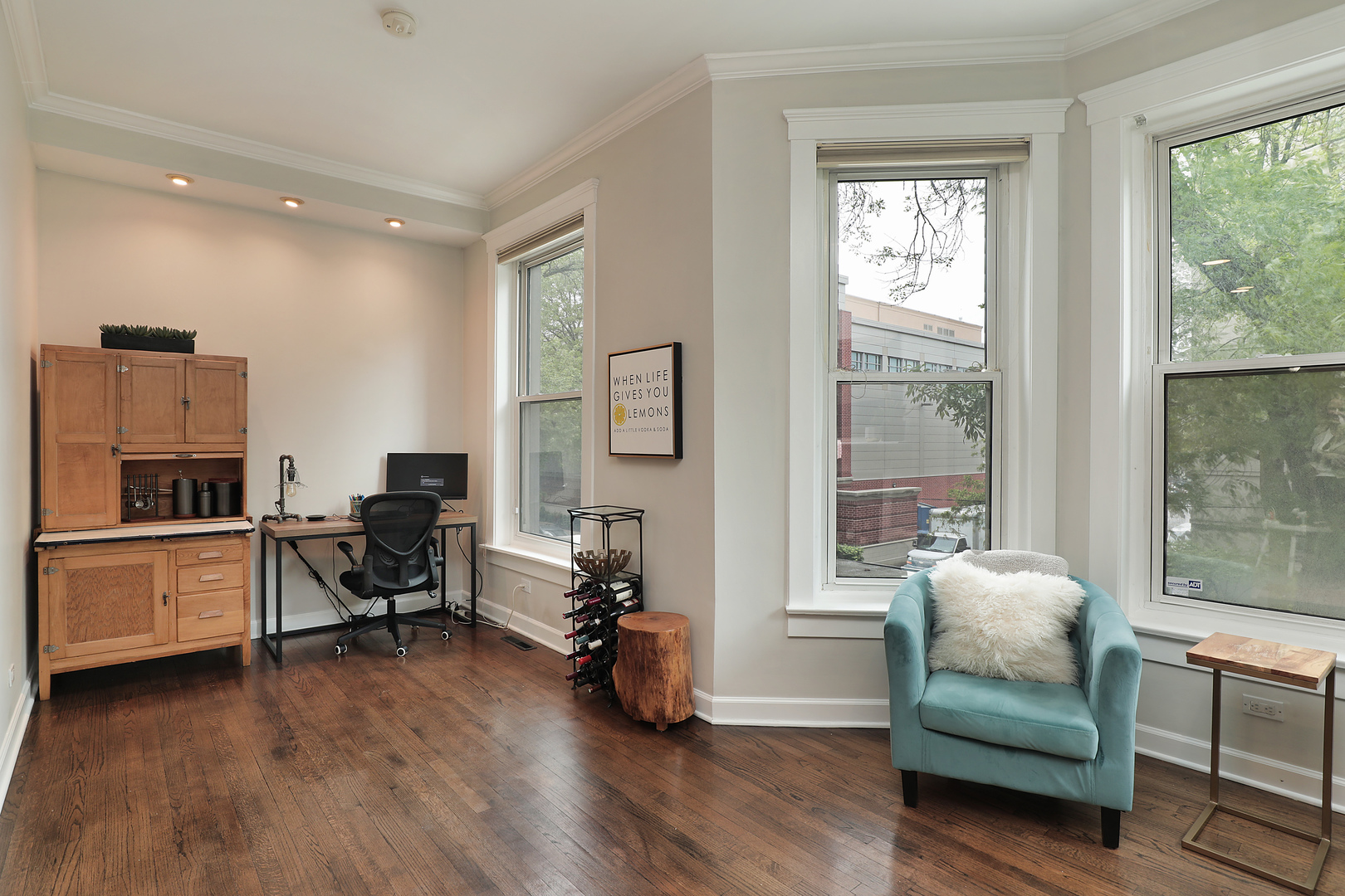 2230 N Kenmore Avenue 2 Property Photo 6