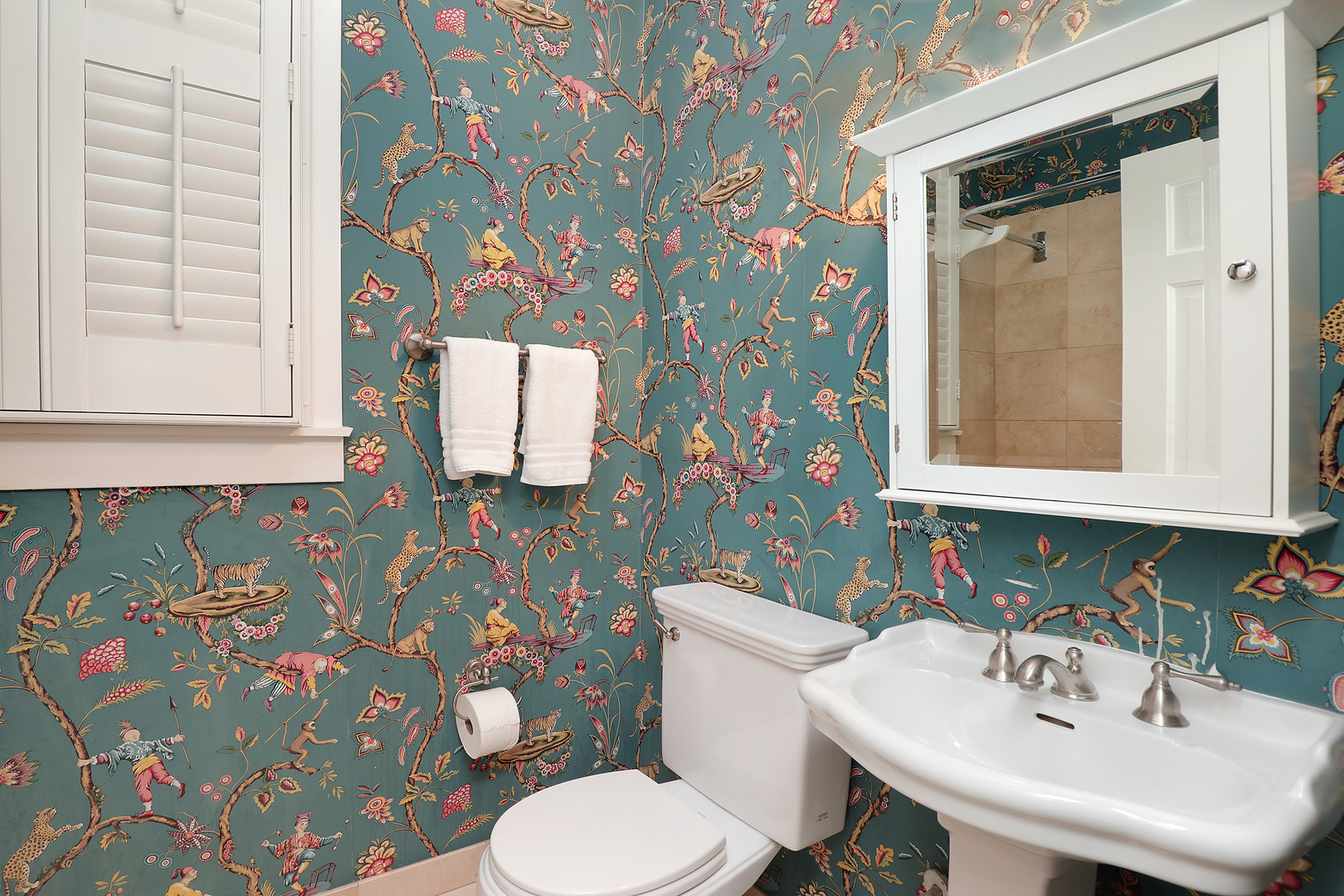 2230 N Kenmore Avenue 2 Property Photo 16