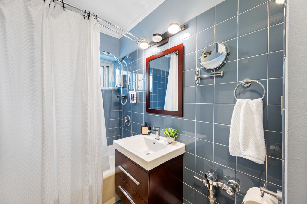 4960 N Marine Drive 1012 Property Photo 8