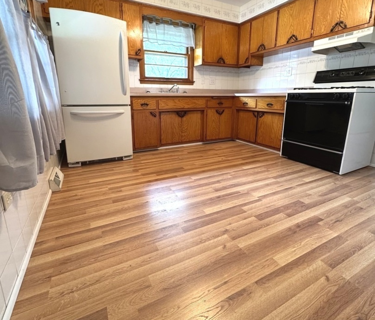 15600 Lawndale Avenue Property Photo 3