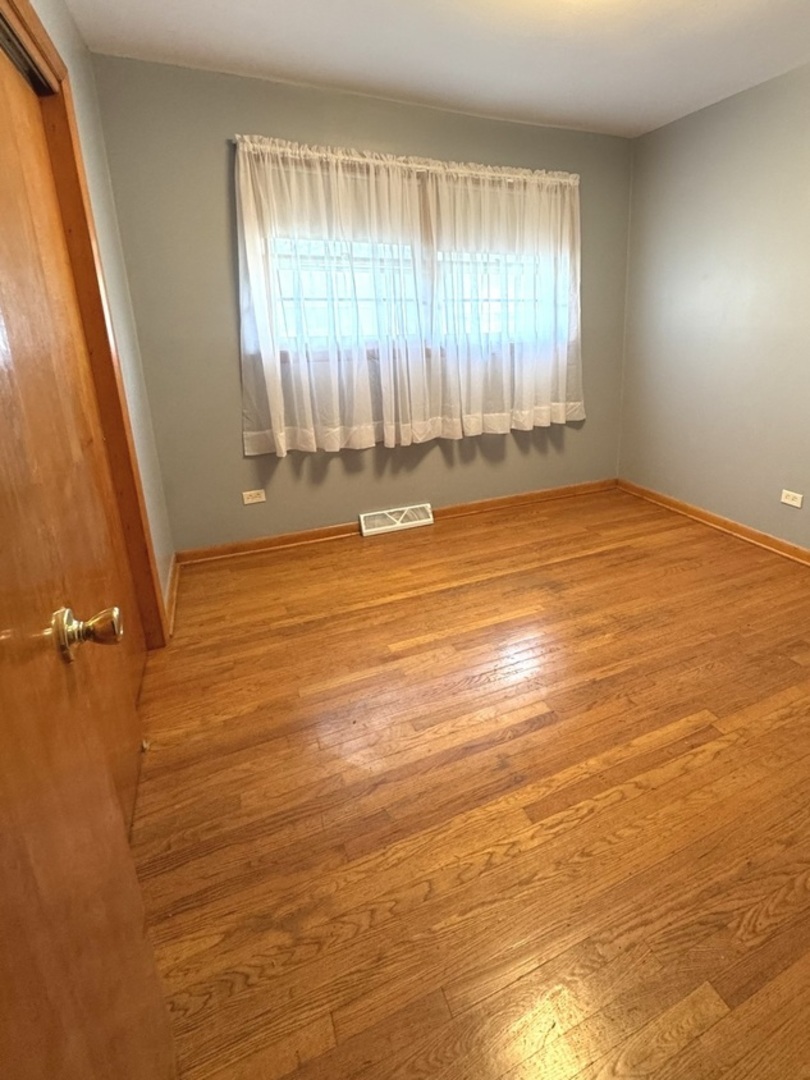 15600 Lawndale Avenue Property Photo 6