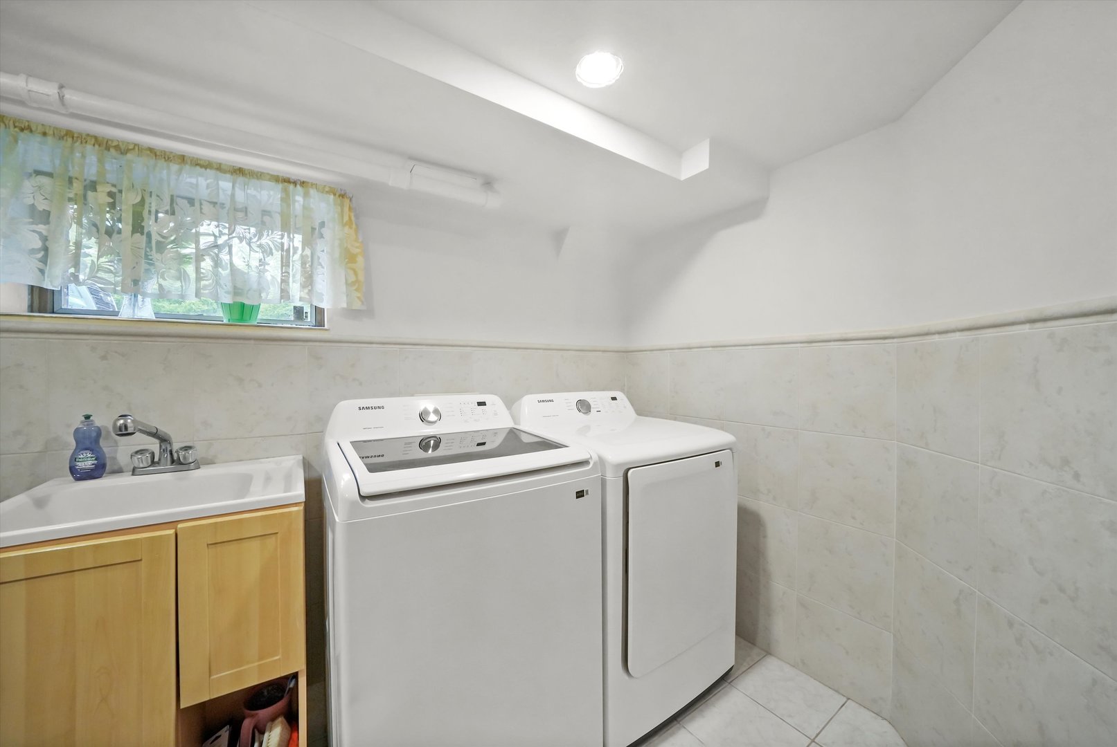 300 N Bradley Rd Property Photo 30