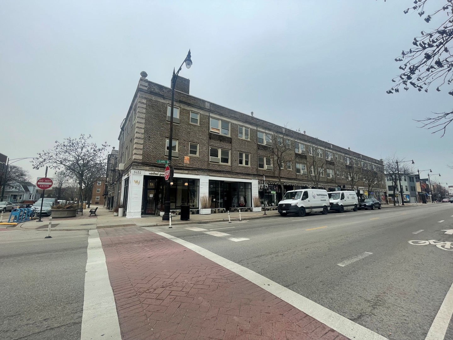5632-52 N Clark Street 5646 Property Photo 1