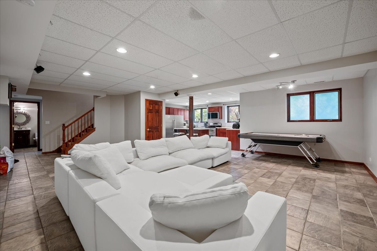 670 Leslie Court Property Photo 41