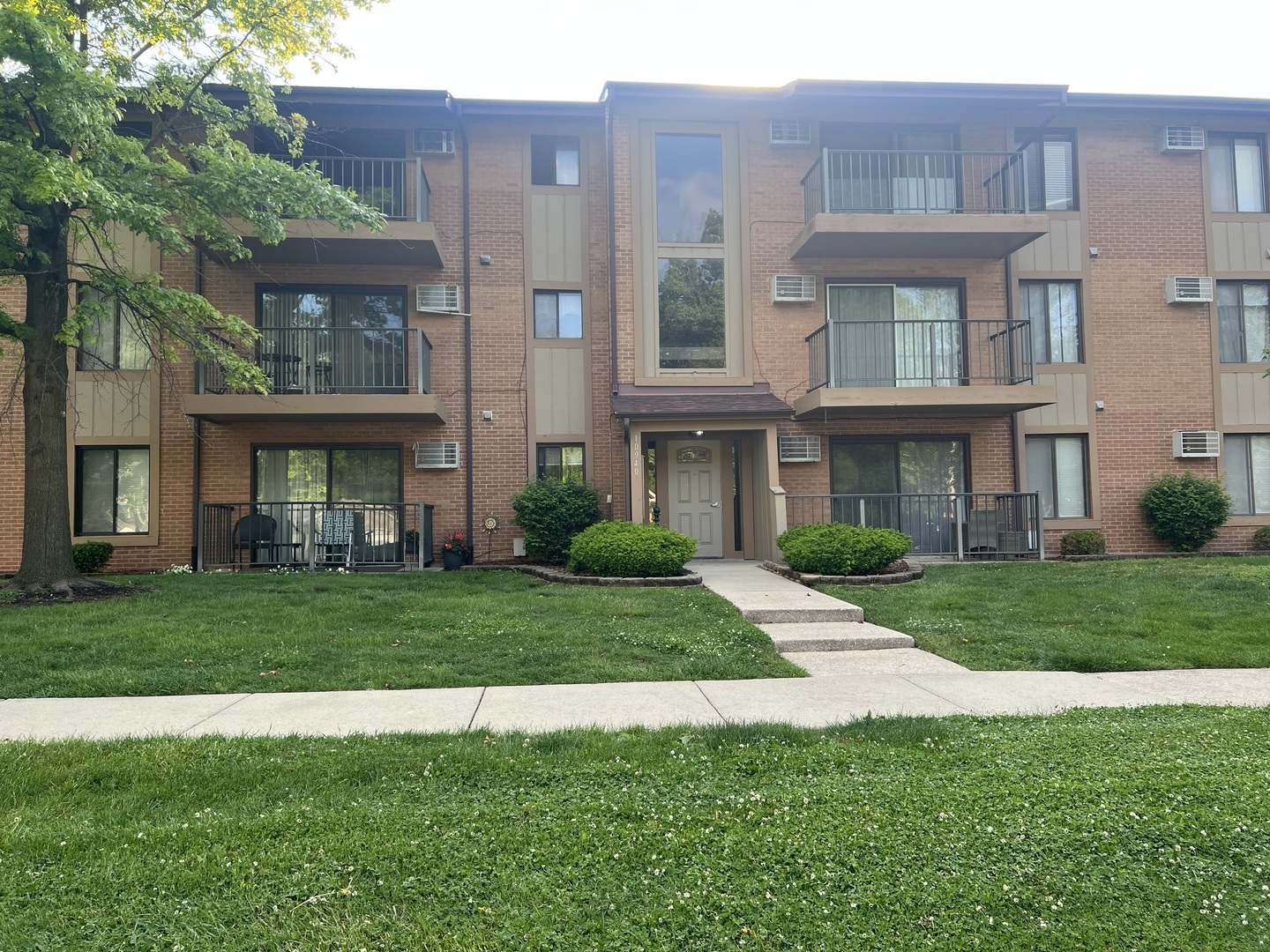 10940 S Worth Avenue 9 Property Photo 1