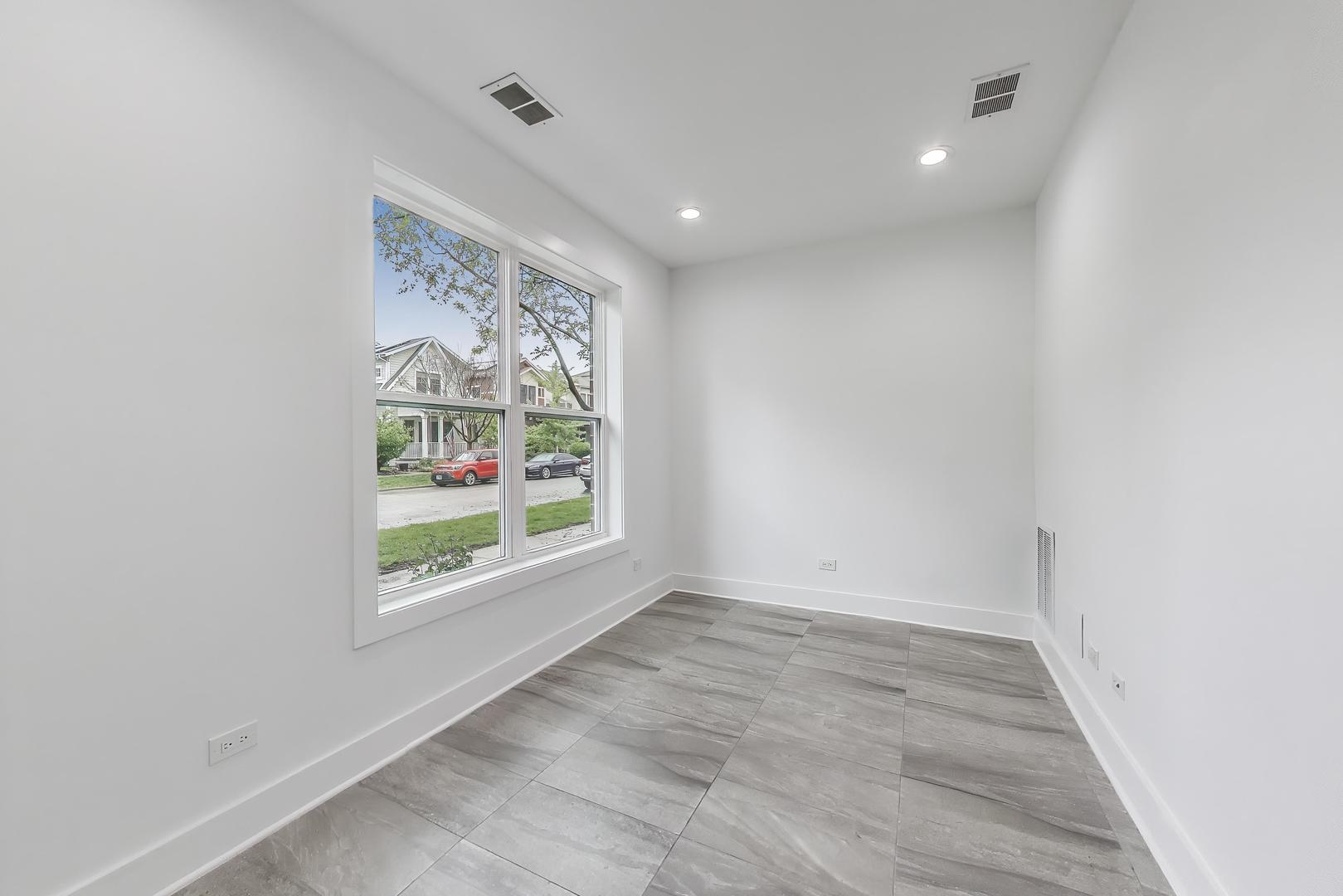 8127 Floral Ave Property Photo 5