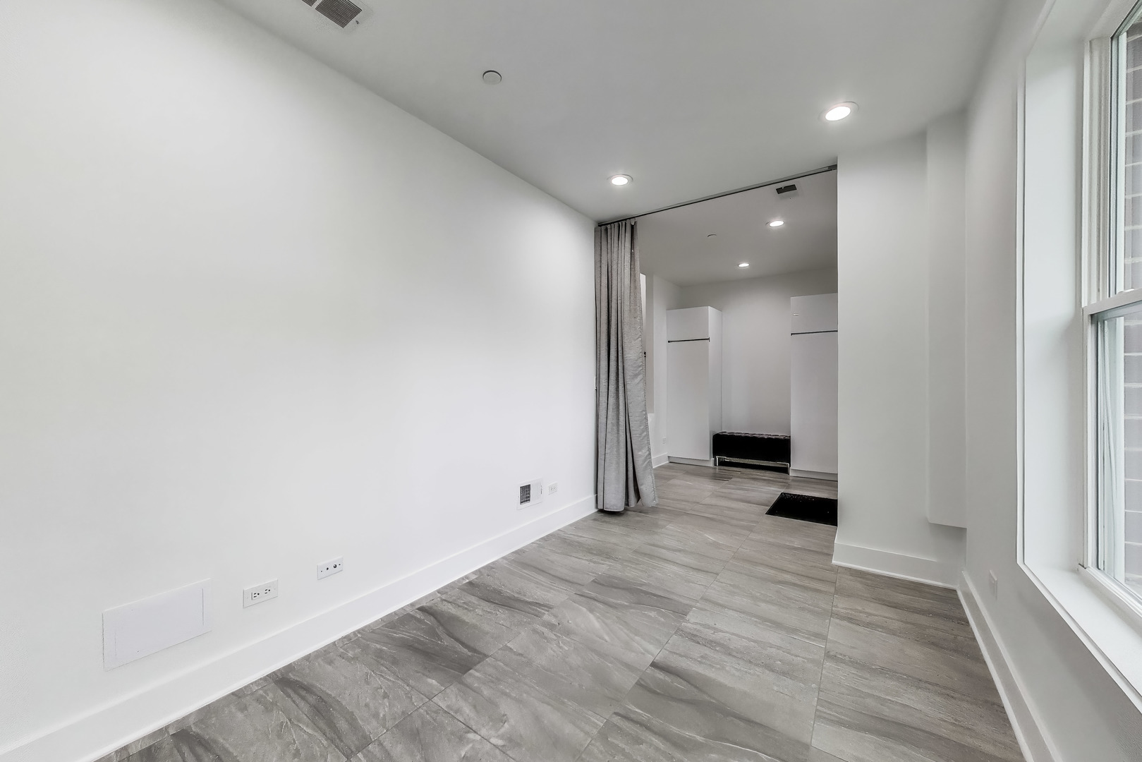 8127 Floral Ave Property Photo 6