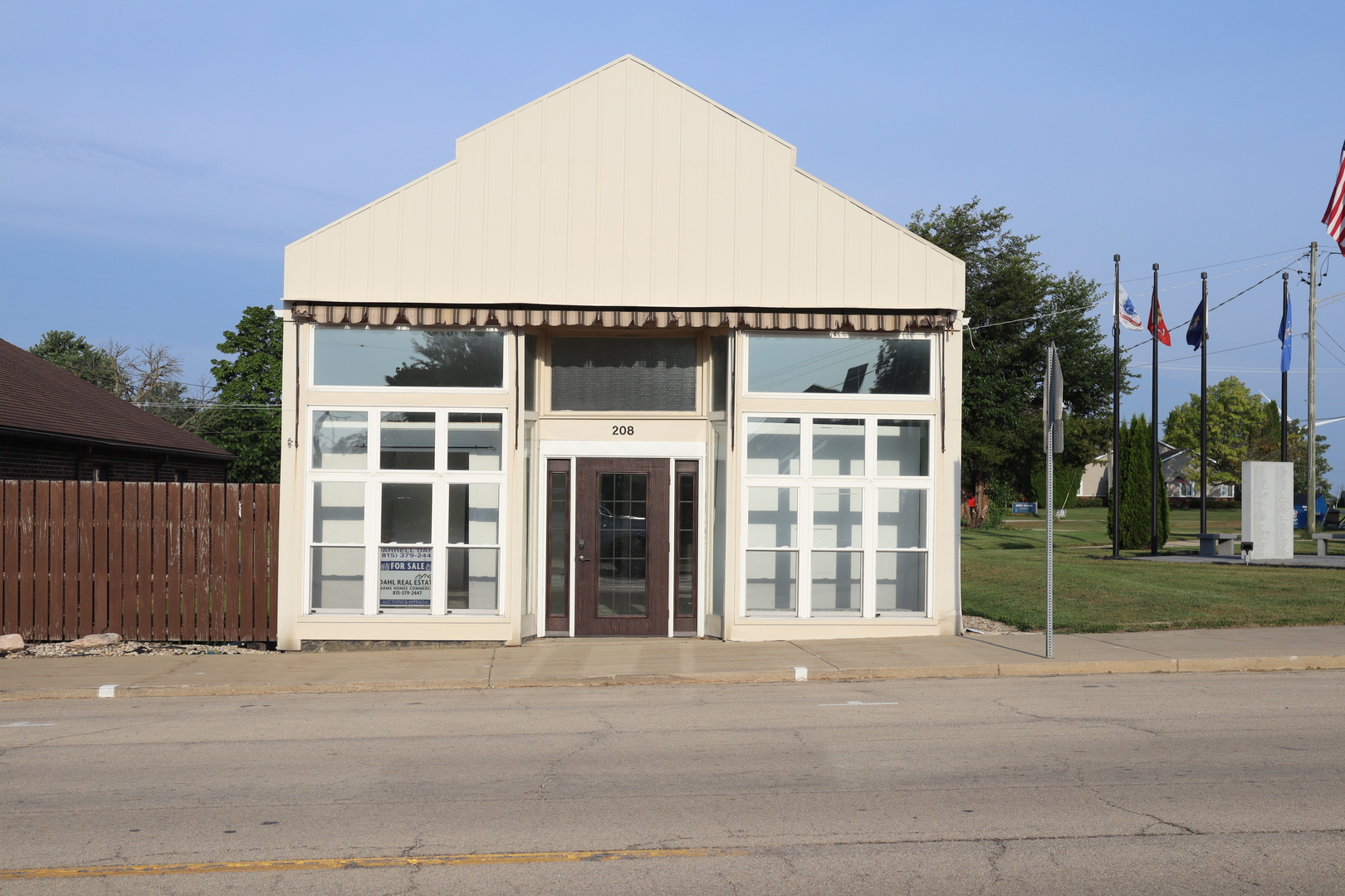 208 N Main Street Property Photo 1