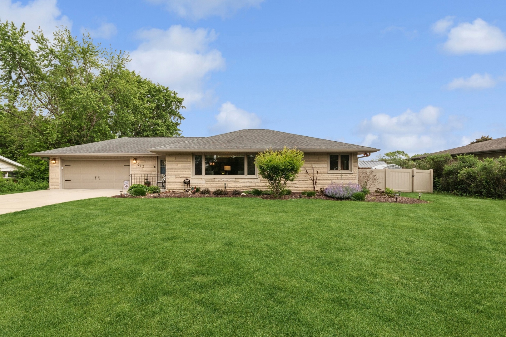 912 Murphy Drive Property Photo 1