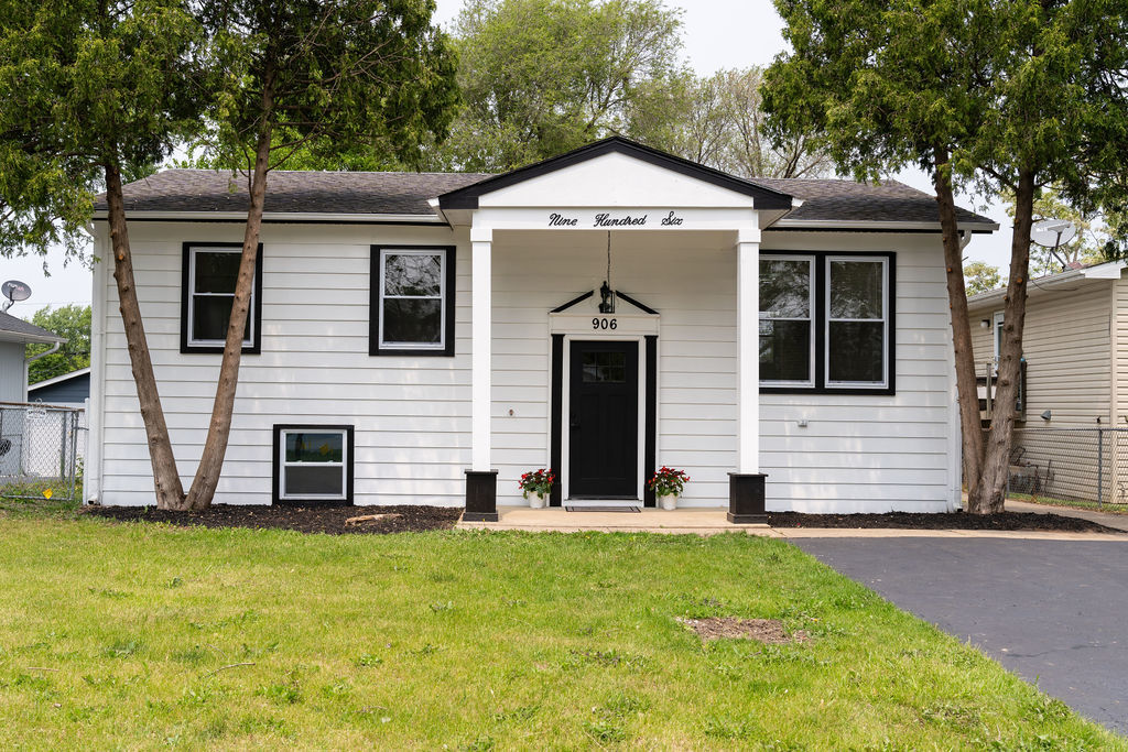 906 Central Park Drive Property Photo 1