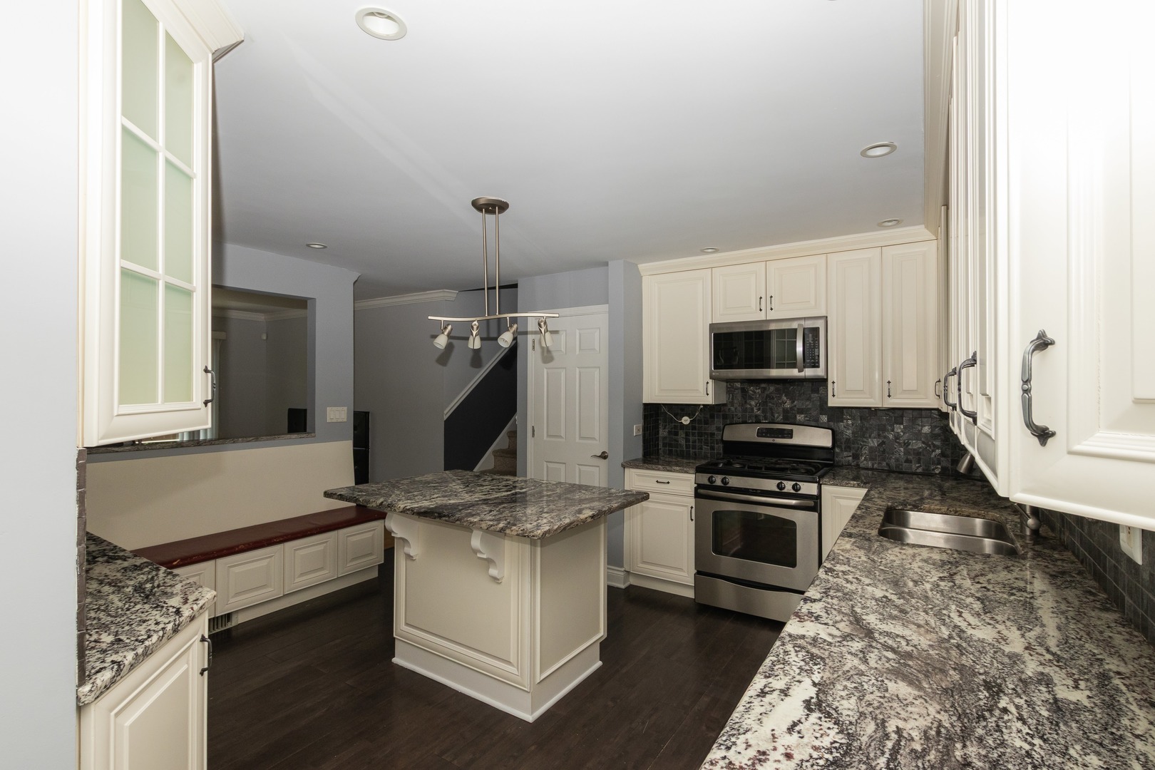 5940 W 88th Place Property Photo 8