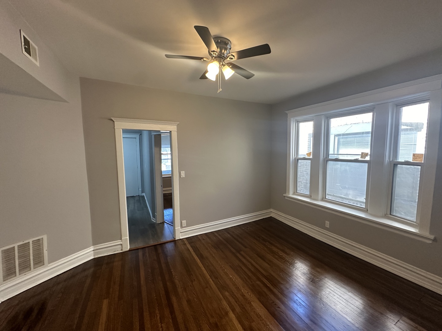 6110 S Ingleside Avenue 3n Property Photo 3
