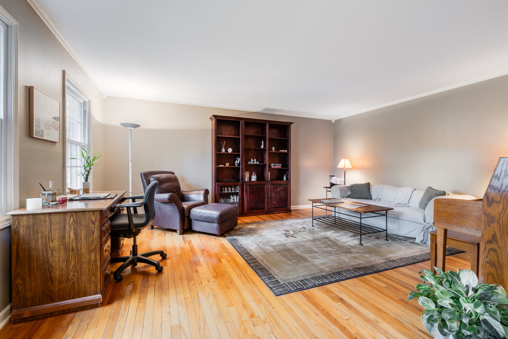 25w303 Gunston Avenue Property Photo 4