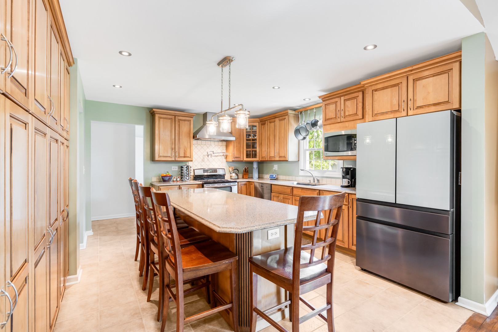 25w303 Gunston Avenue Property Photo 7