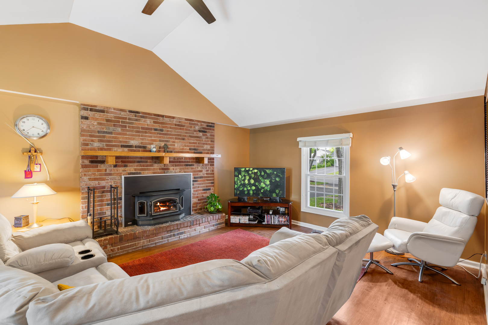 25w303 Gunston Avenue Property Photo 12