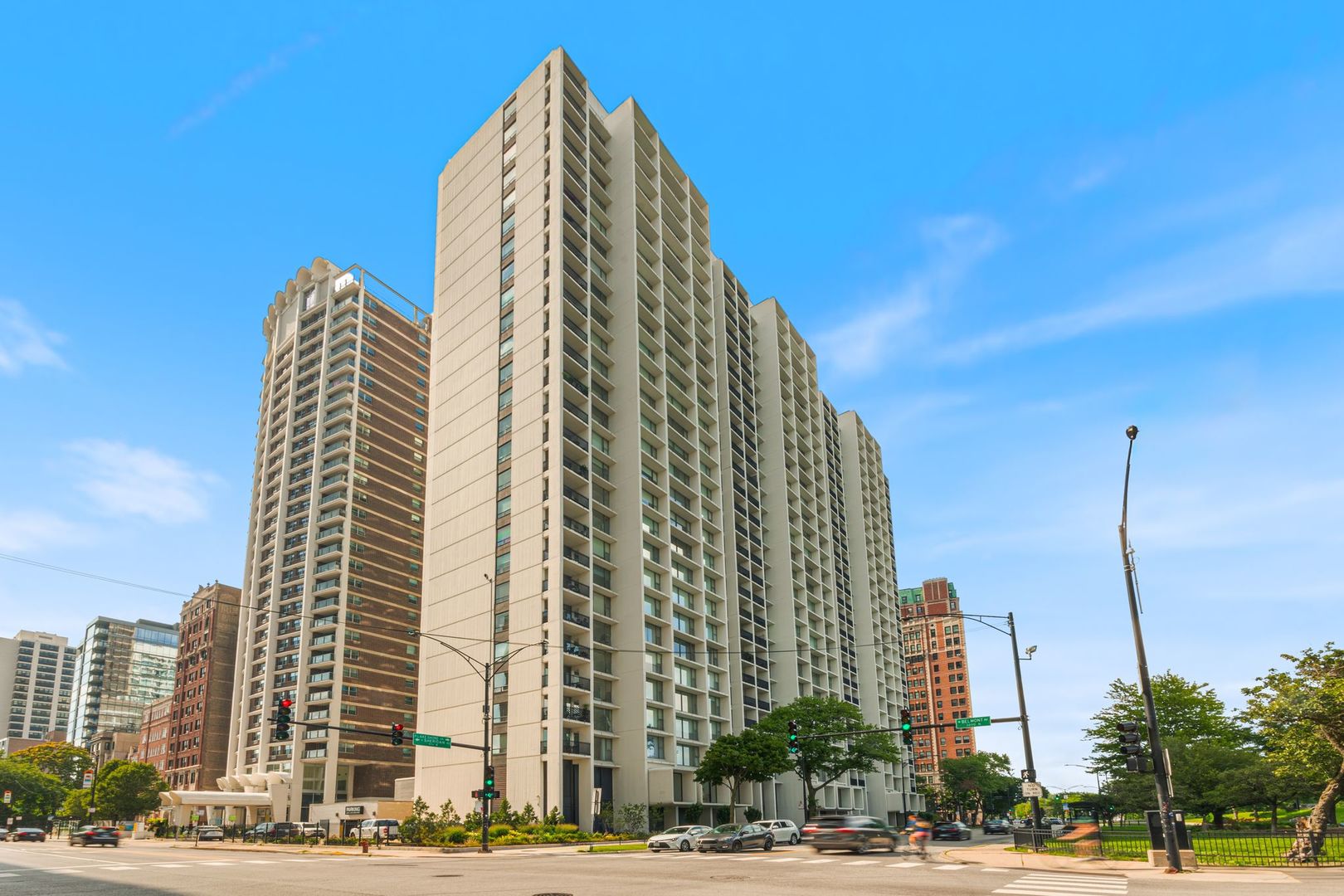 3200 N Lake Shore Drive 911 Property Photo 1