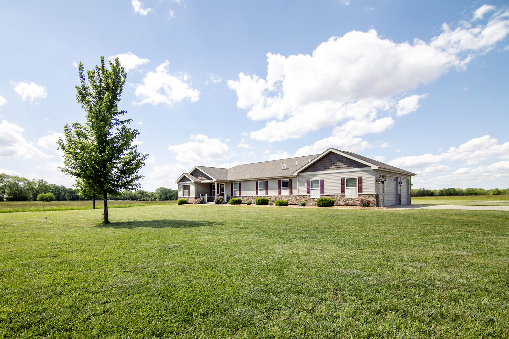 2609 E 1500s Road Property Photo 8