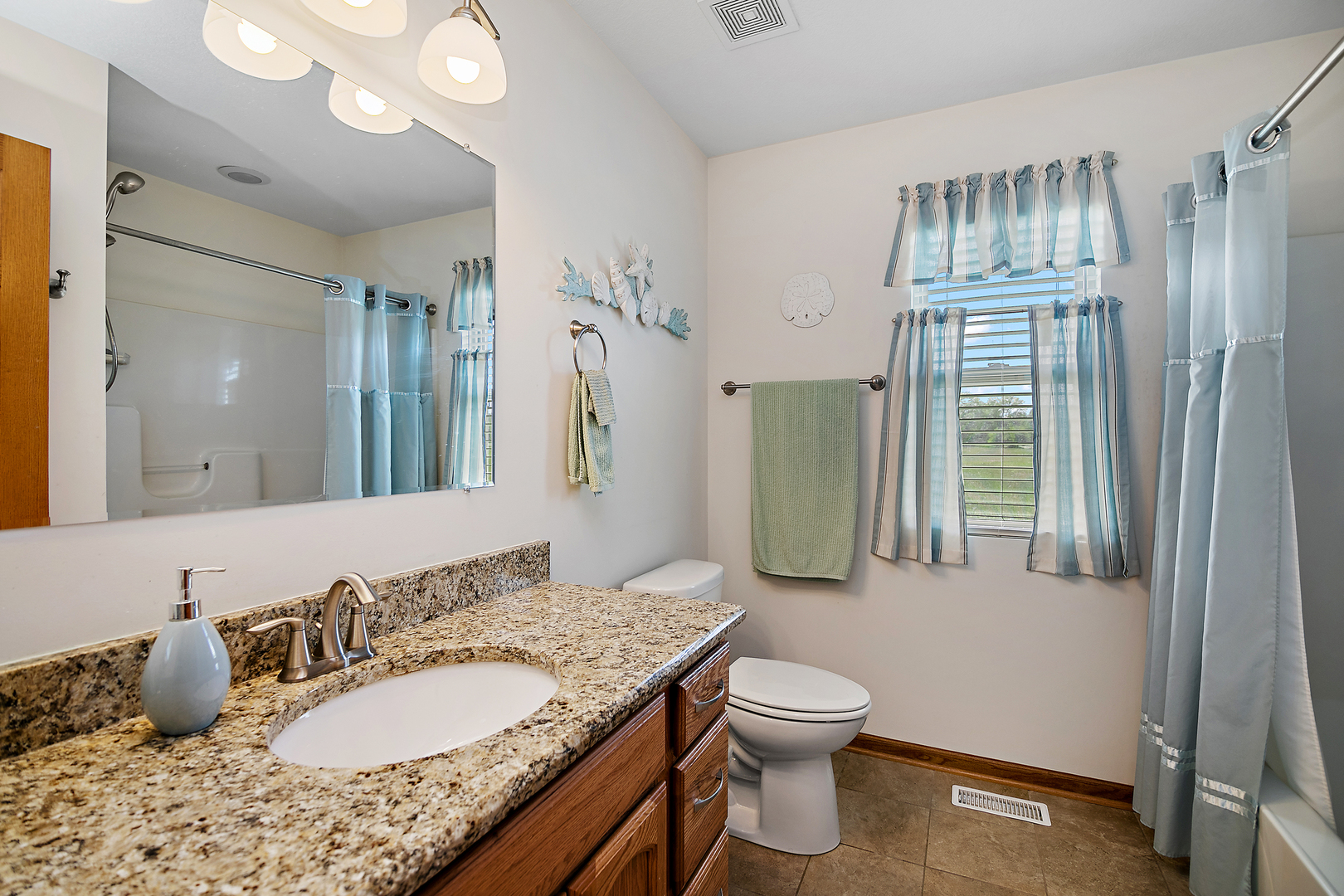 2609 E 1500s Road Property Photo 23