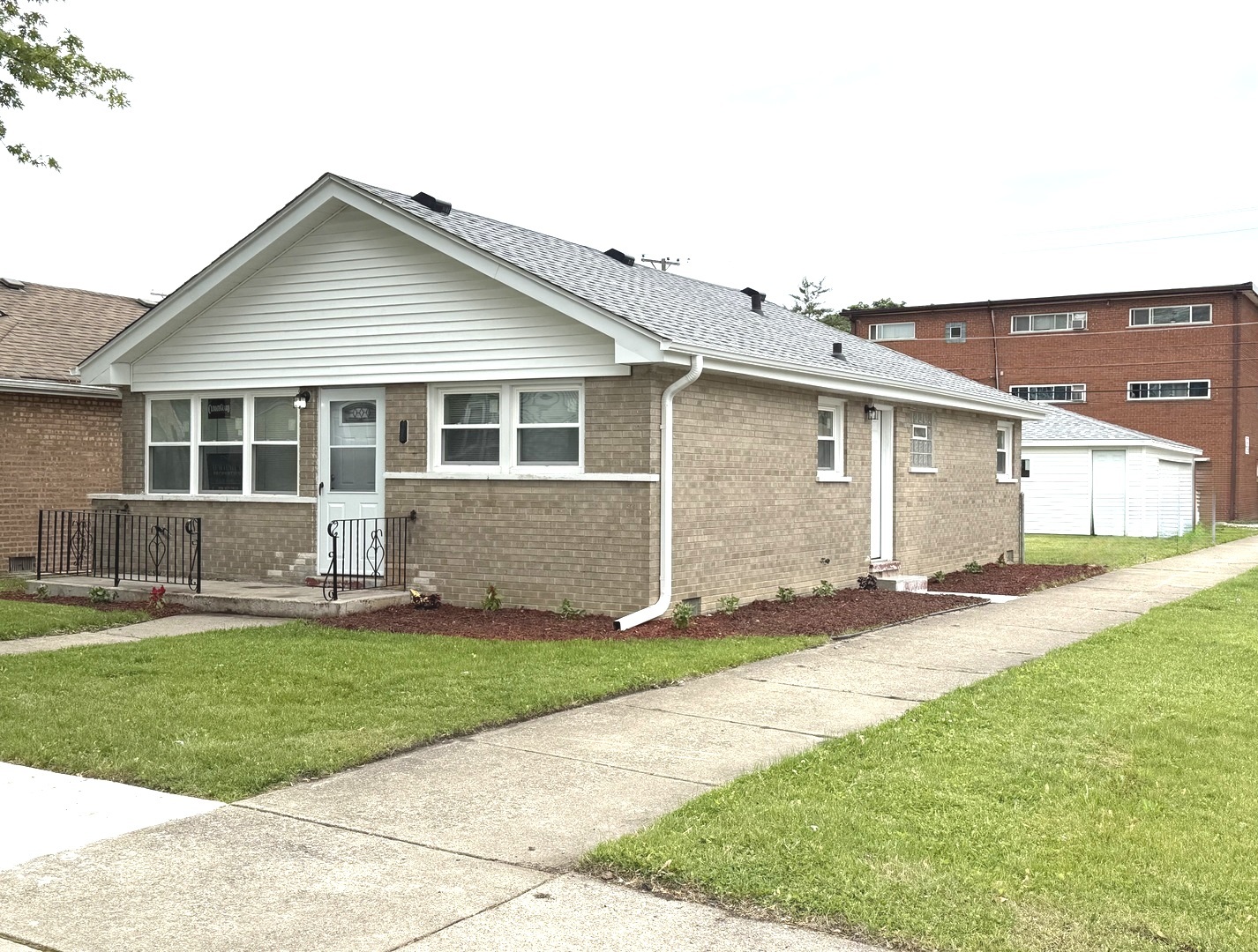 12600 S Lincoln Street Property Photo 2