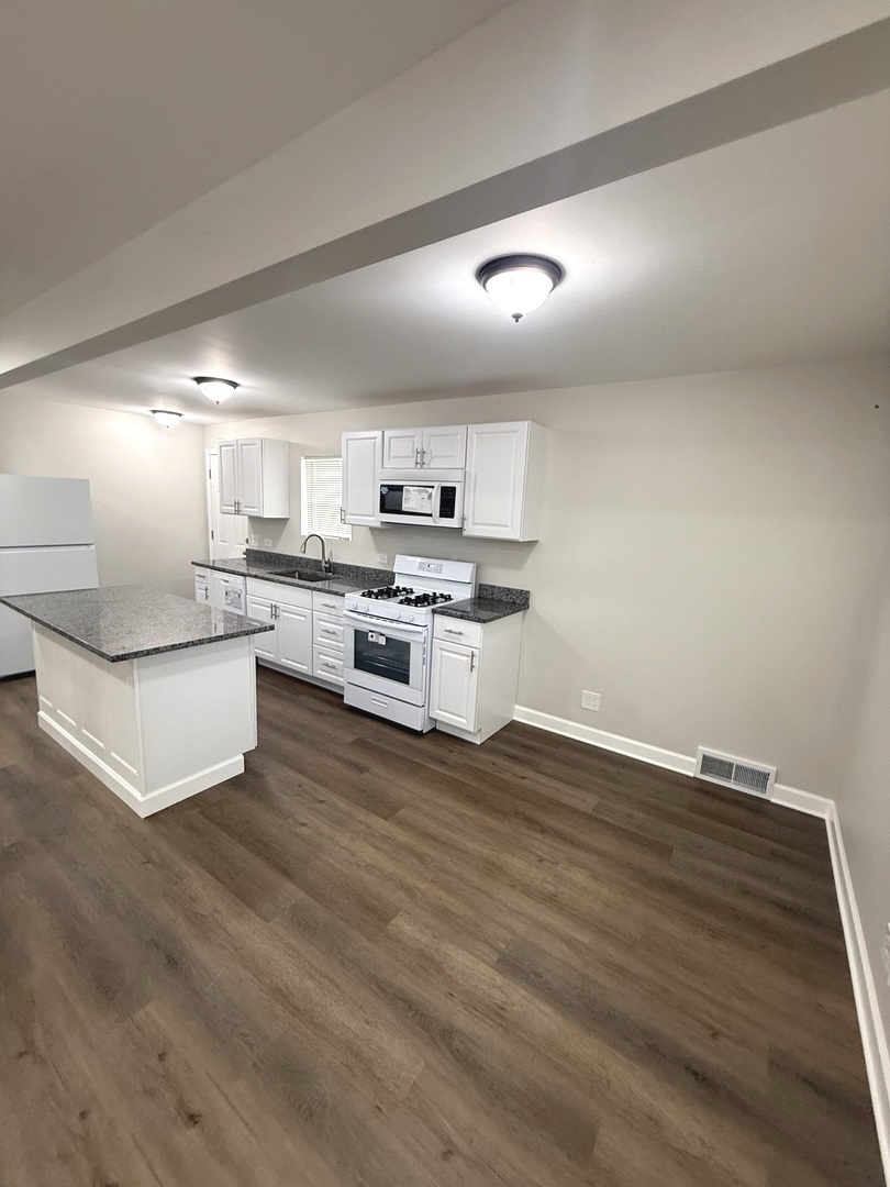 12600 S Lincoln Street Property Photo 4