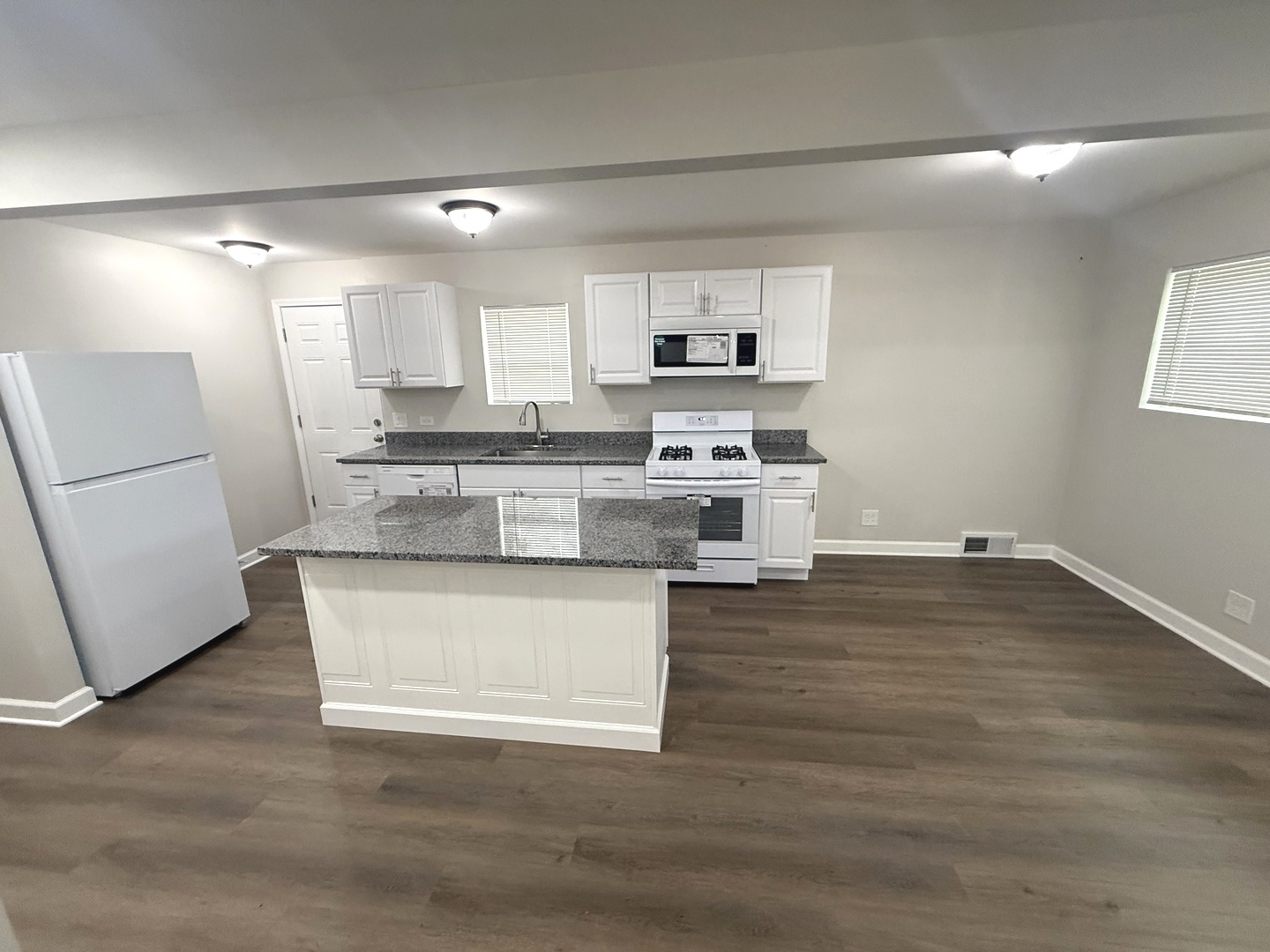 12600 S Lincoln Street Property Photo 5
