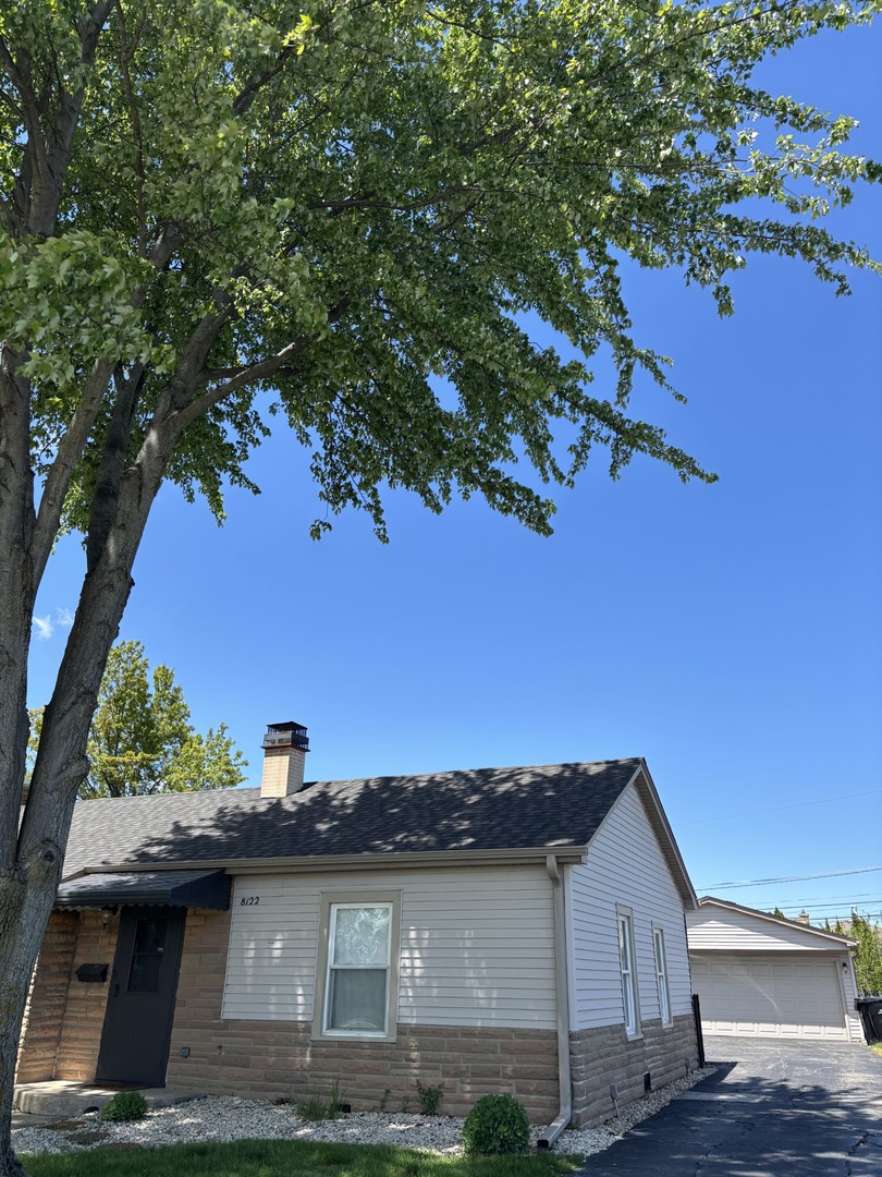 8122 W Winnemac Ave Property Photo 2