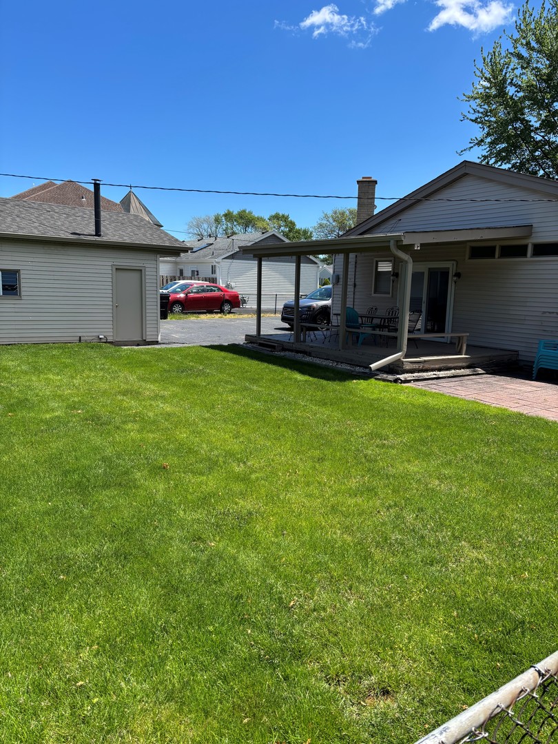 8122 W Winnemac Ave Property Photo 3