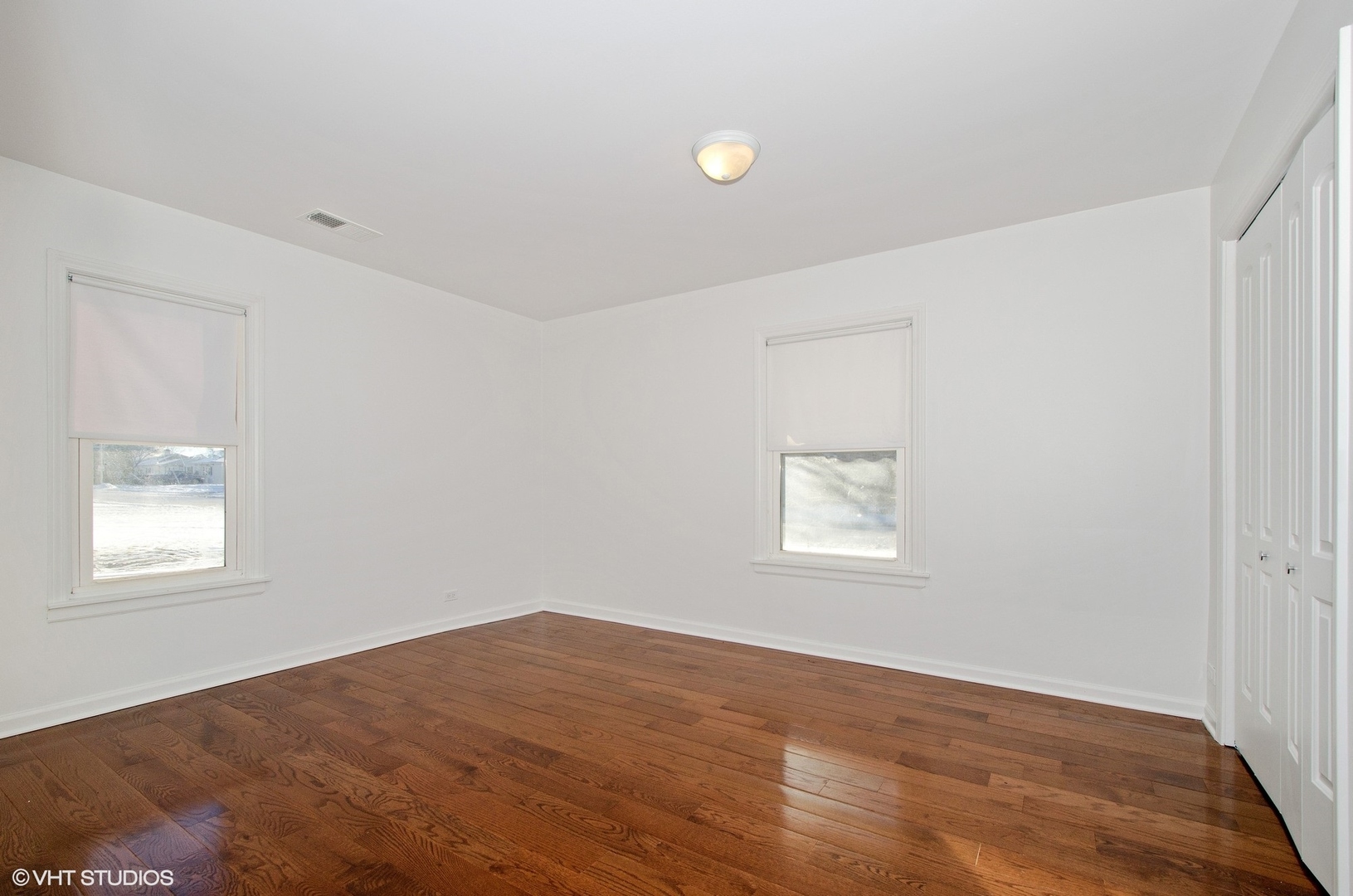 8122 W Winnemac Ave Property Photo 11