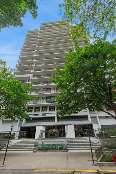 1430 N Astor Street 11C Property Photo 1