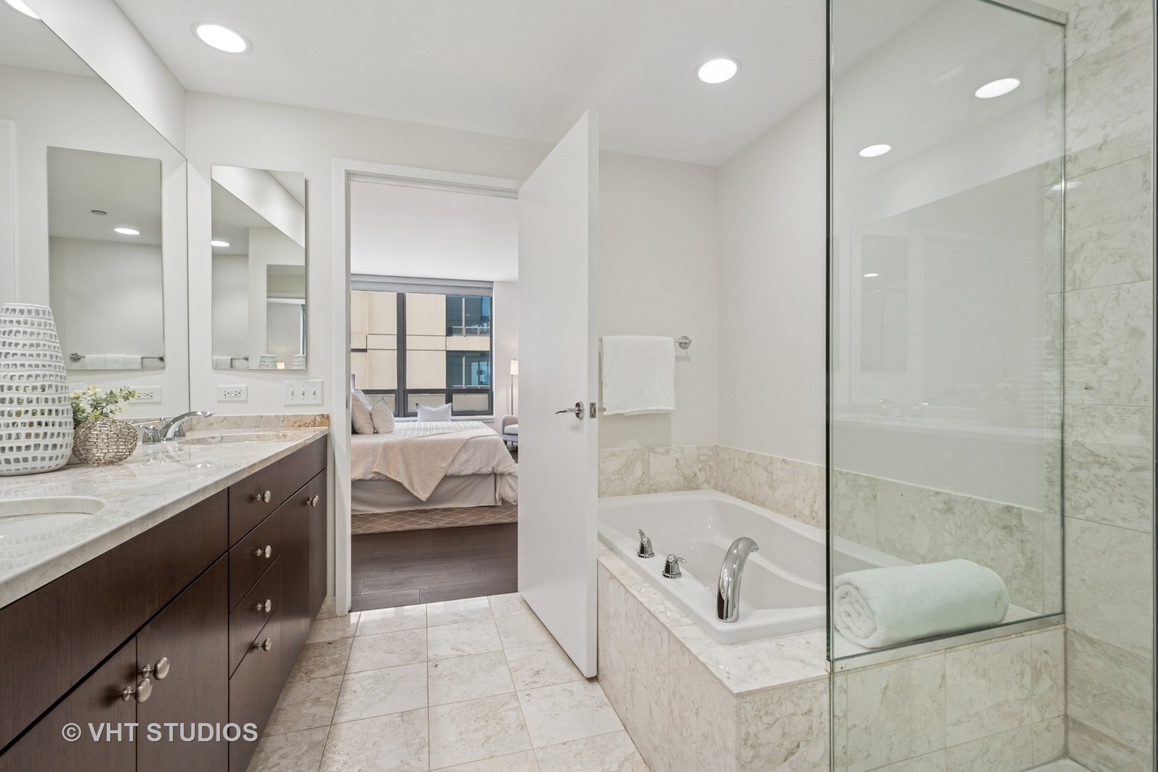600 N Lake Shore Drive 3411 Property Photo 16