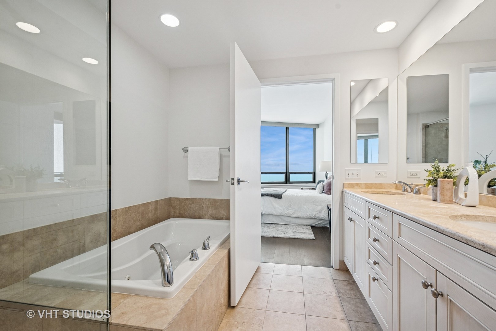 600 N Lake Shore Drive 3411 Property Photo 22