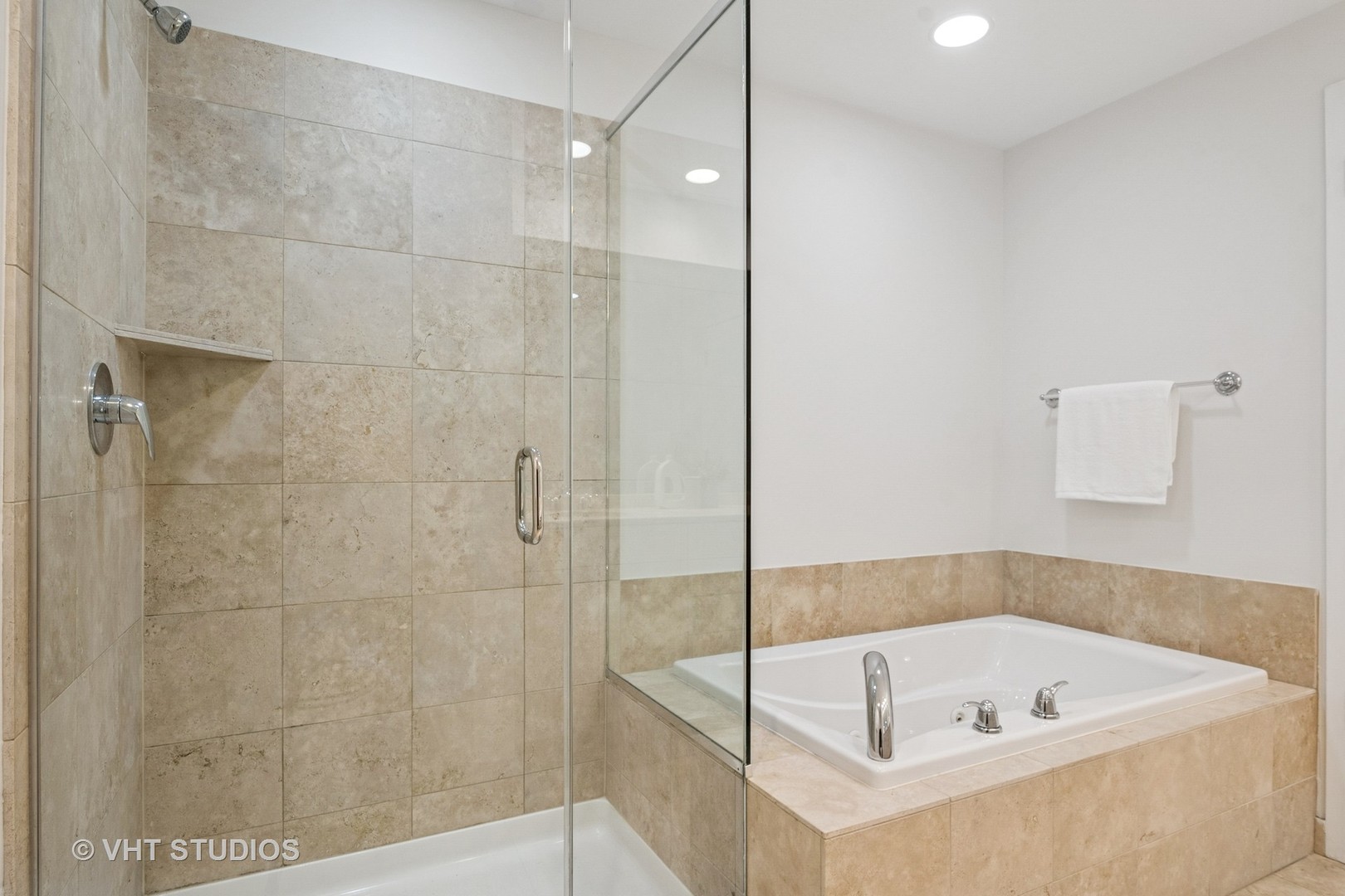 600 N Lake Shore Drive 3411 Property Photo 24