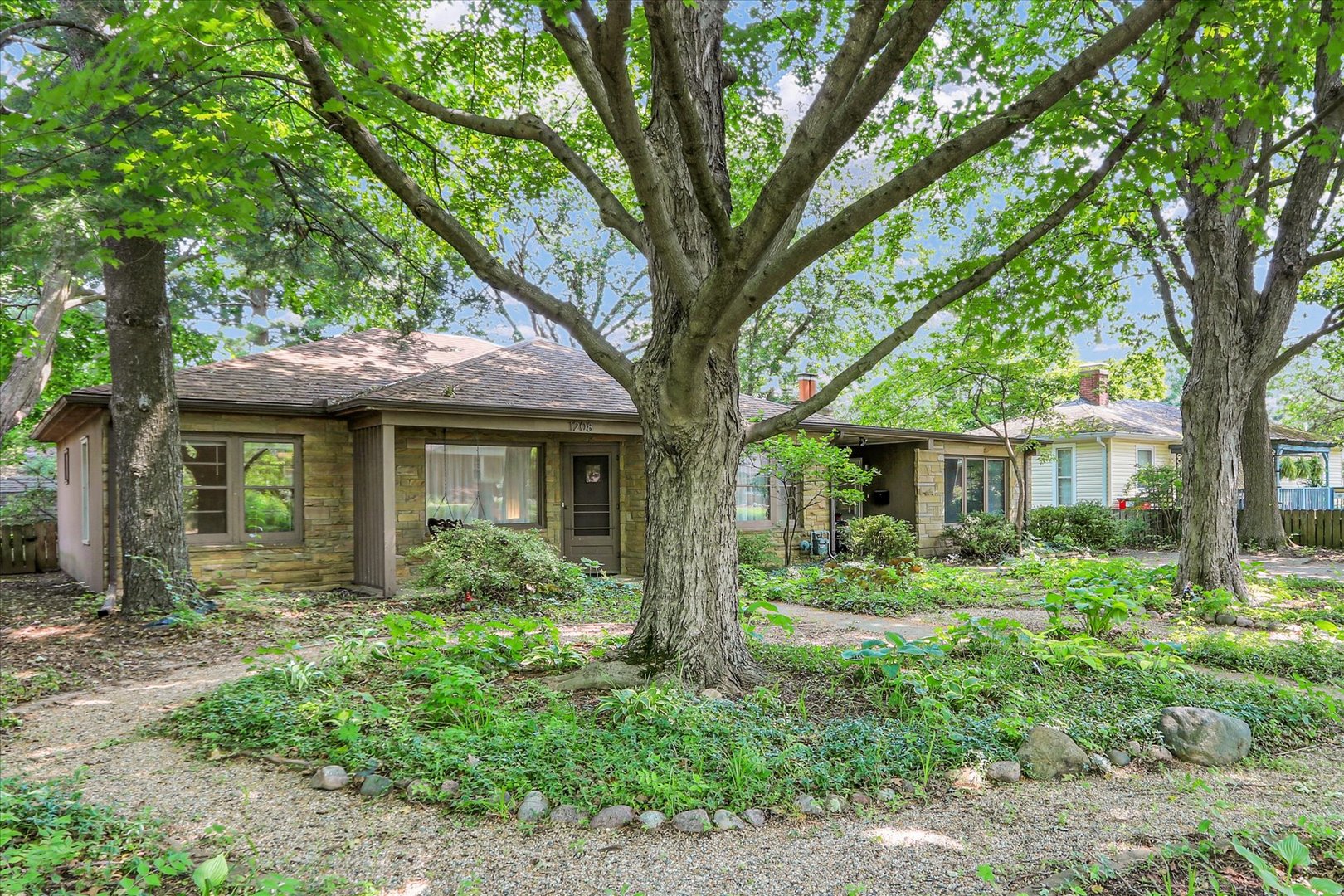 1208 W Union Street Property Photo 1