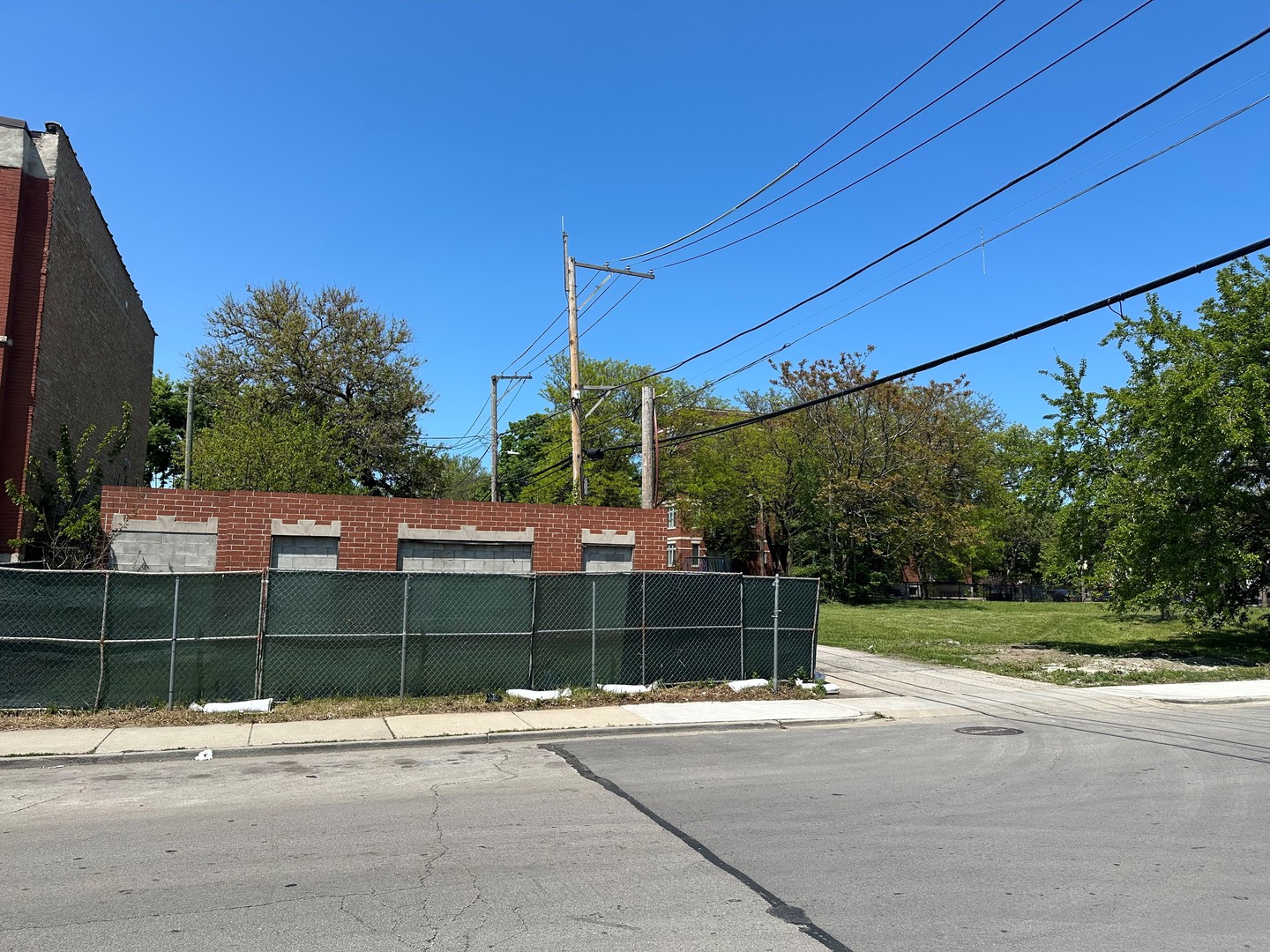 212 E 41st Street Property Photo 1