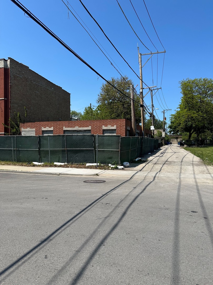 212 E 41st Street Property Photo 5