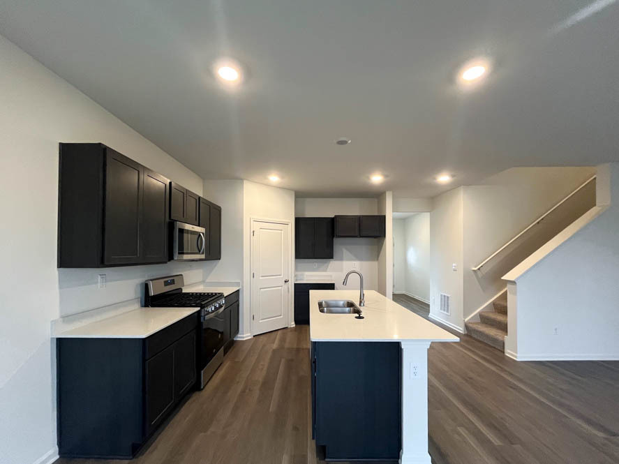 1025 Leeward Lane Property Photo 4