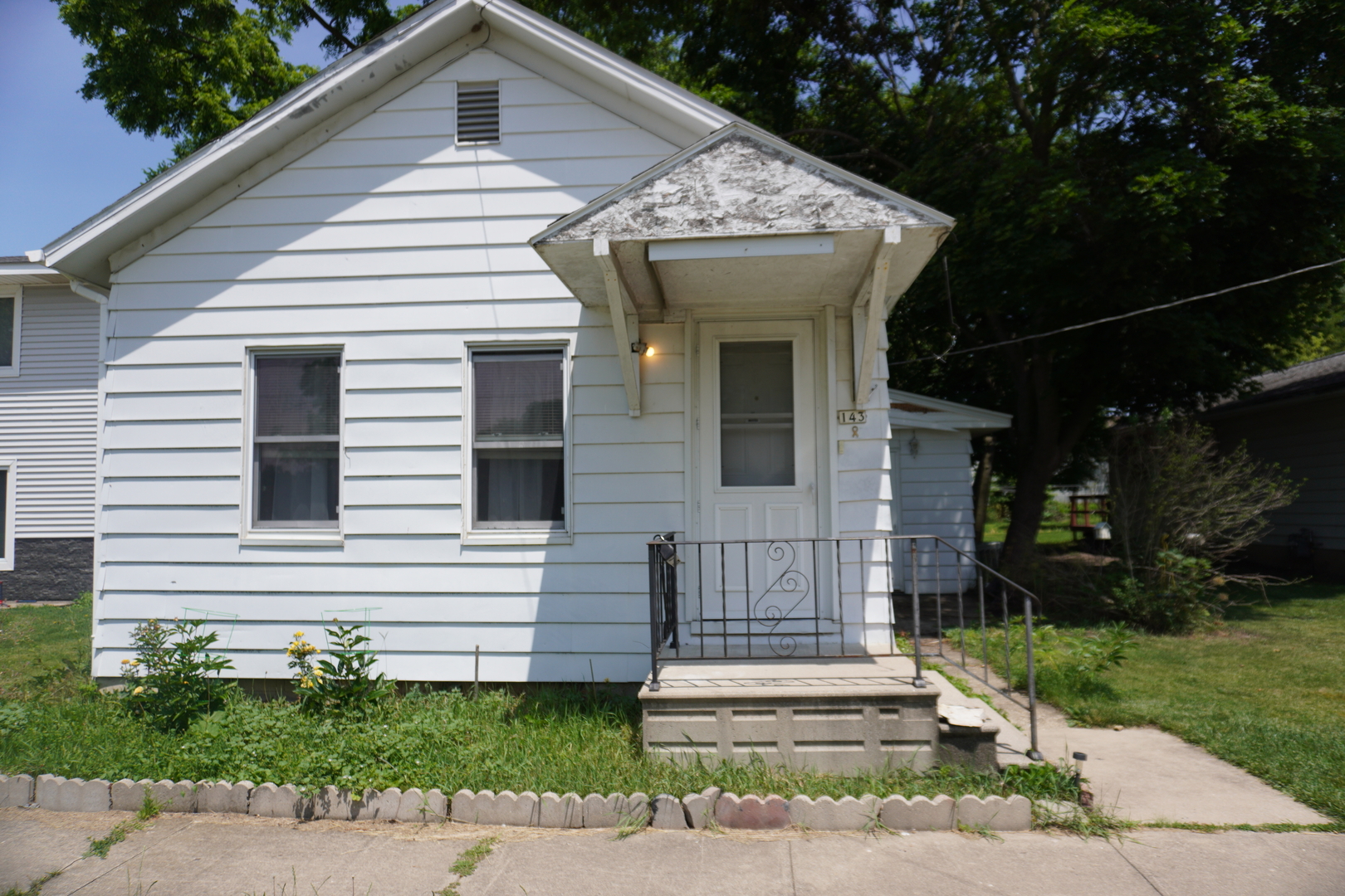 143 W Scott Street Property Photo 1